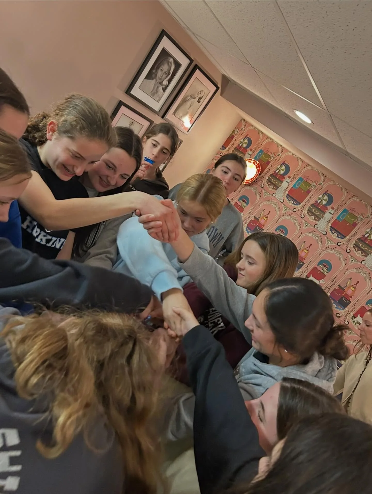 Can you untie this knot? 🤷&zwj;♀️💫

Our amazing clinician @amorriswellness can! 

Helping tweens, teens and young adult athletes &amp; students navigate the intense demands of today&rsquo;s (sometimes) perfection-focused culture, Annie brings her e