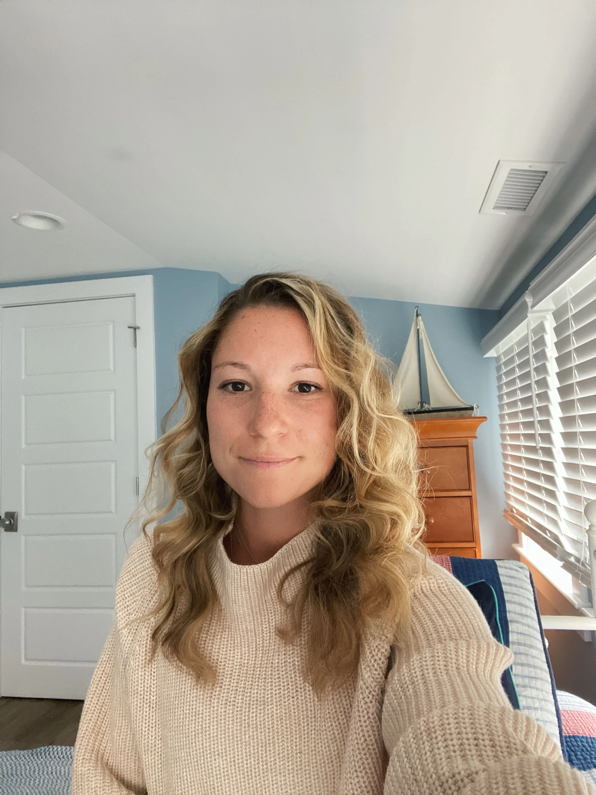 Headshot of Anne Morris, LGPC, therapist at The Betty Center.