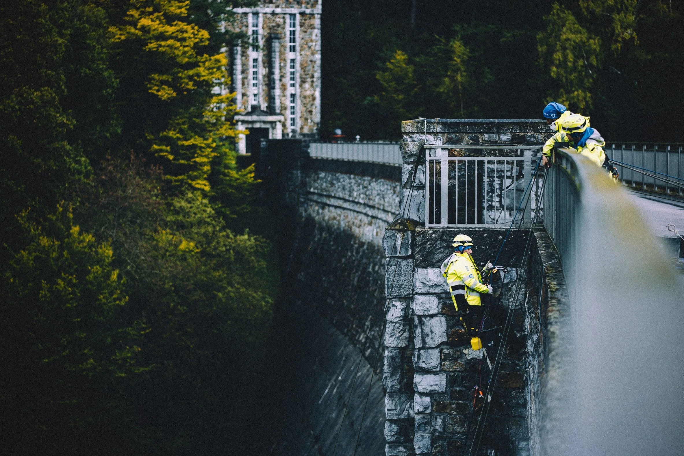 Halbscharf Fotografie_Bjoern Richardt_Industriefotografie_Seilworx Industriekletterer-05.jpeg