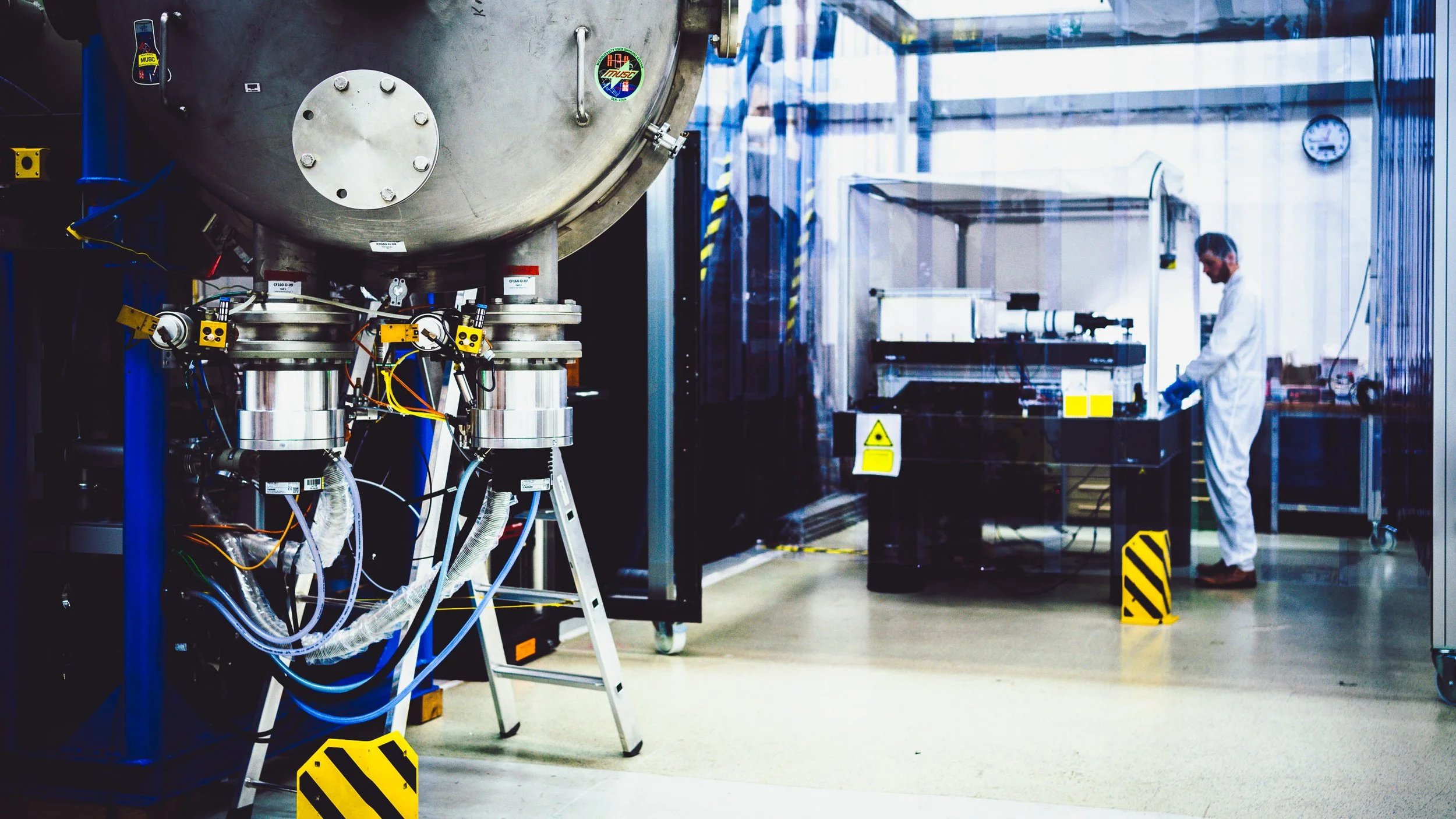 Halbscharf Fotografie_Bjoern Richardt_Industriefotografie_Raumfahrtlabor-11.jpeg