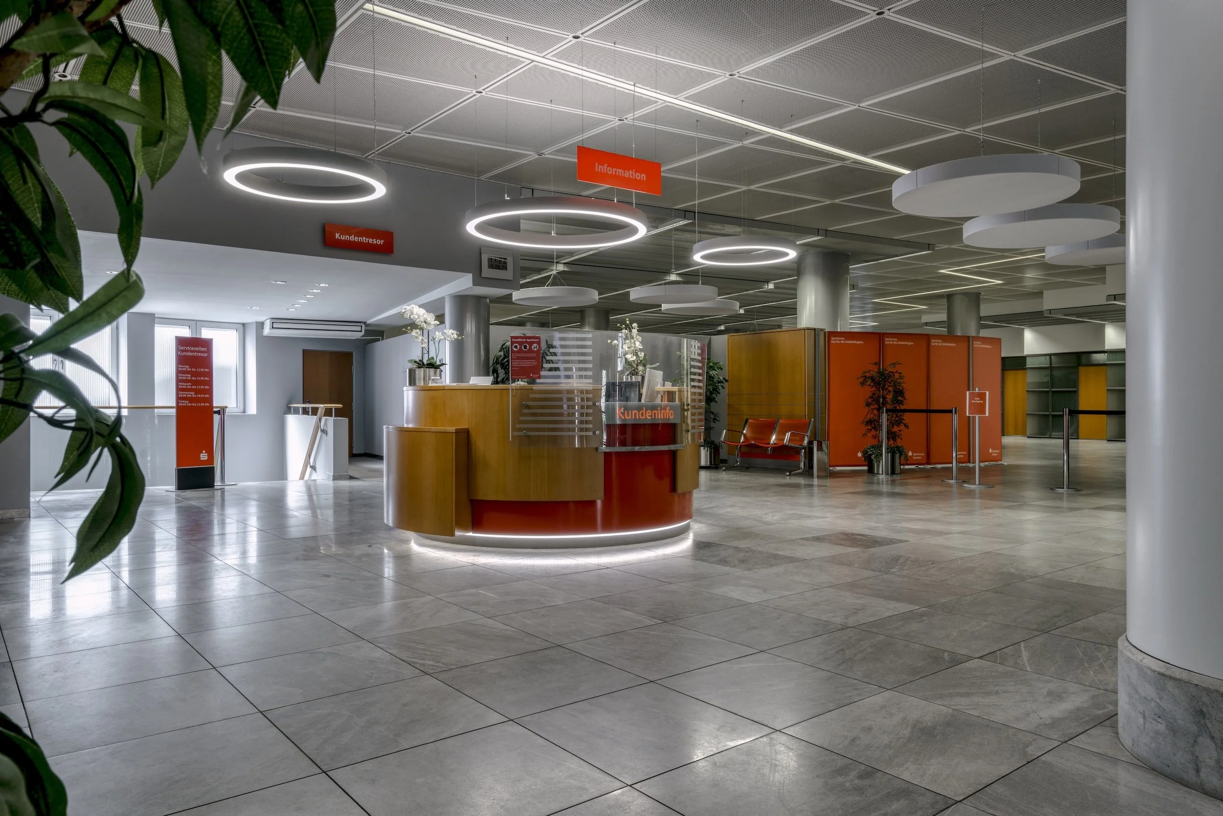 HALBSCHARF FOTOGRAFIE - Björn Richardt - Architekturfotografie - BRUMBERG_SPARKASSE_AACHEN_4.jpg