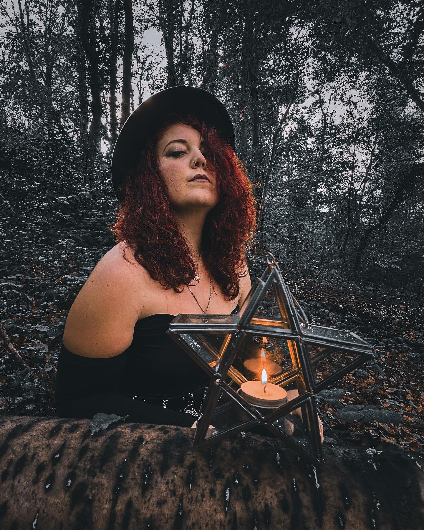 Happy Samhain 🎃 

#samhain #halloween #happyhalloween #samhainblessings #samhainritual #witch #modernwitch #witchaesthetic