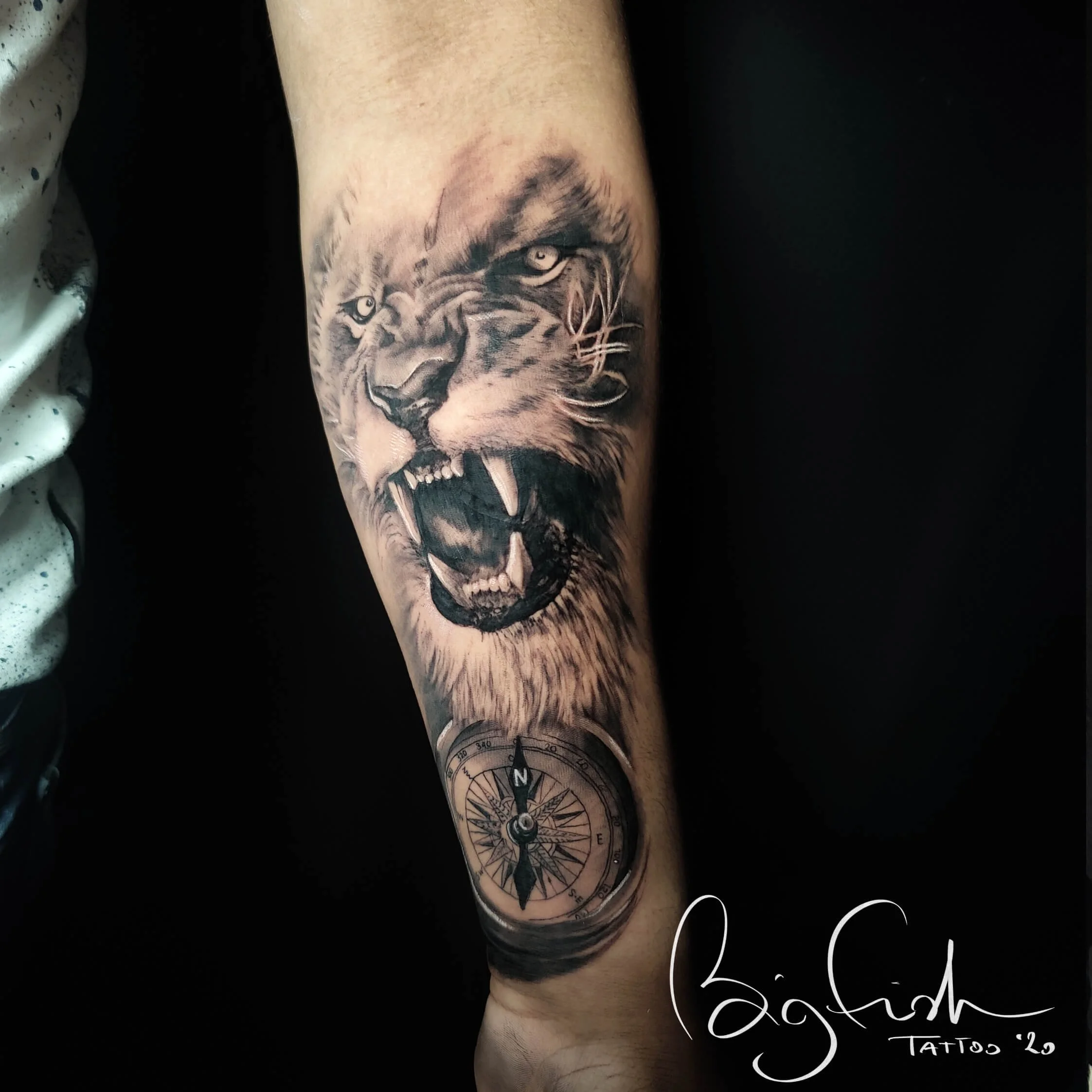 tattoo-lion-clock-realism-blackandgrey-artist-new-zealand-tauranga.jpg.JPG