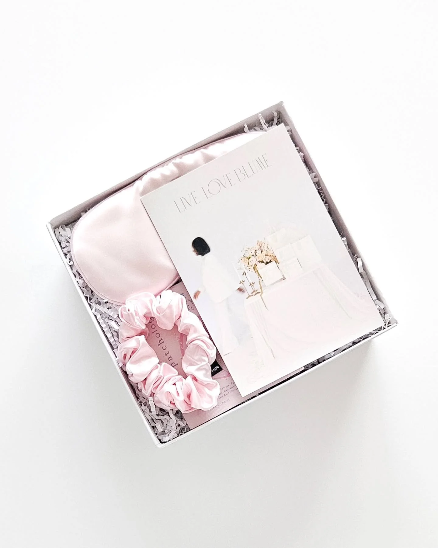 OUR LUXURY GIFT DESIGN PROCESS:

Luxury should feel effortless for you...

Our custom gifting process is structured, seamless, and intentional.

Discovery. Proposal. Approval. Curate. Shipment.

No scrambling.
No random filler items.
No last-minute s