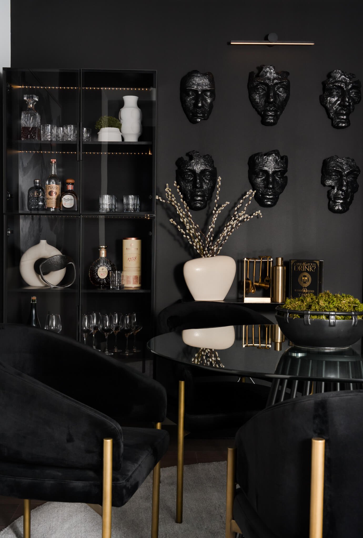 dallas-moody-interior-photography-black-bar-vignette.jpg