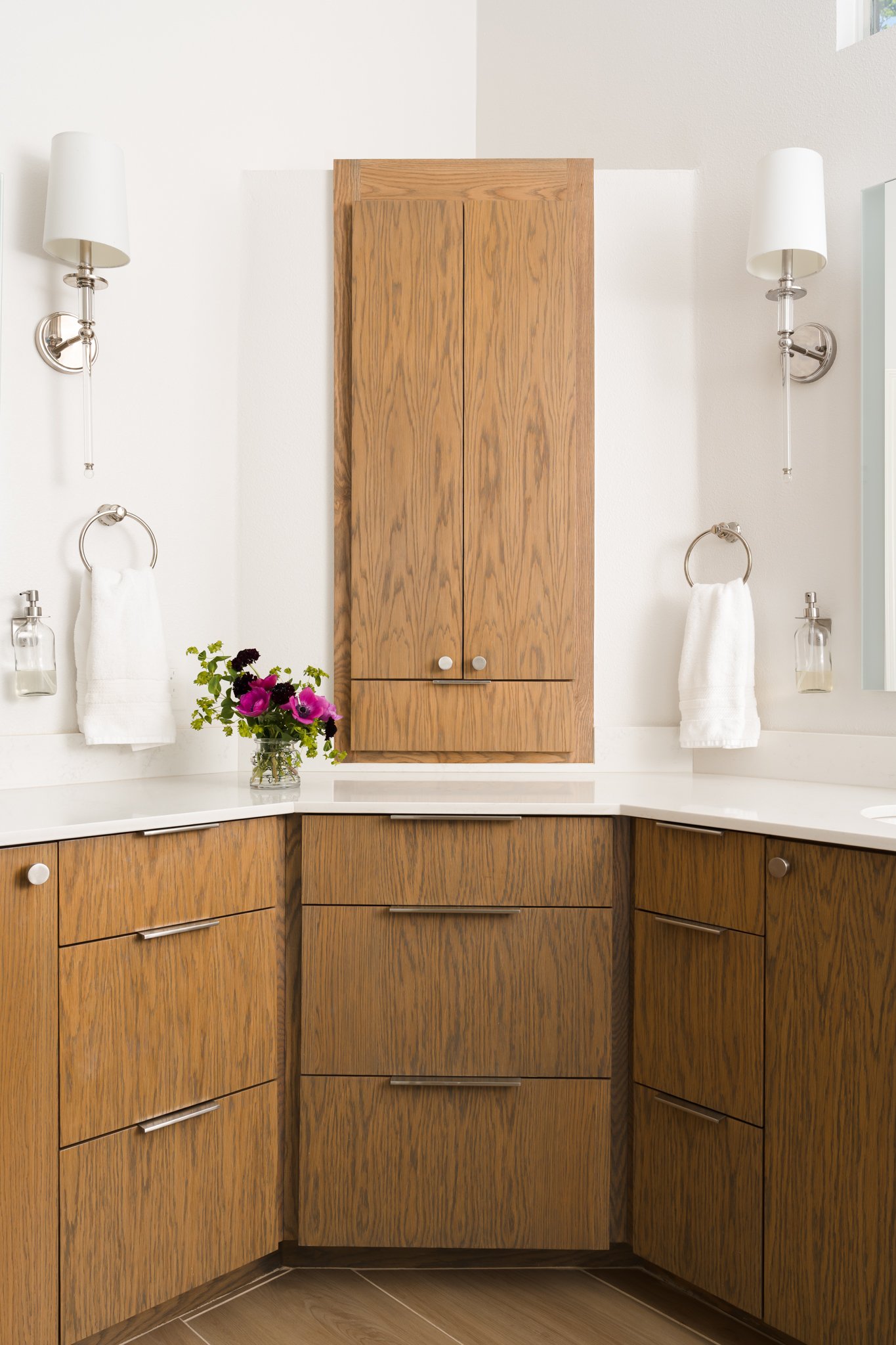 dallas-luxury-bathroom-photographer-modern-vanity-lighting.jpg