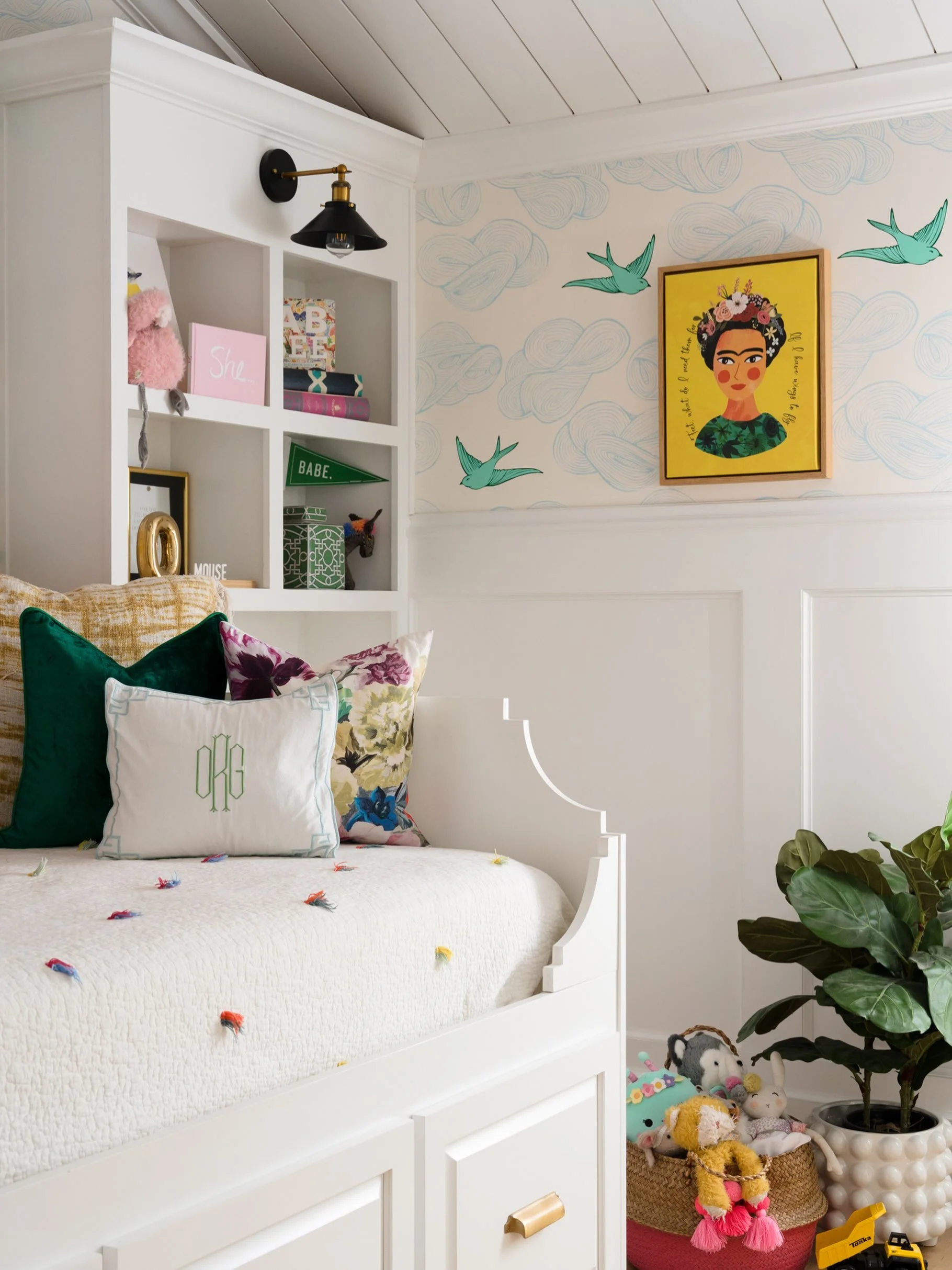 Welcome to Captured Corners, where the beauty of design finds its way into the most unassuming places.

This corner of @britneyratto daughter&rsquo;s bedroom is filled with thoughtful moments that reward a second look, from the soaring paneled ceilin
