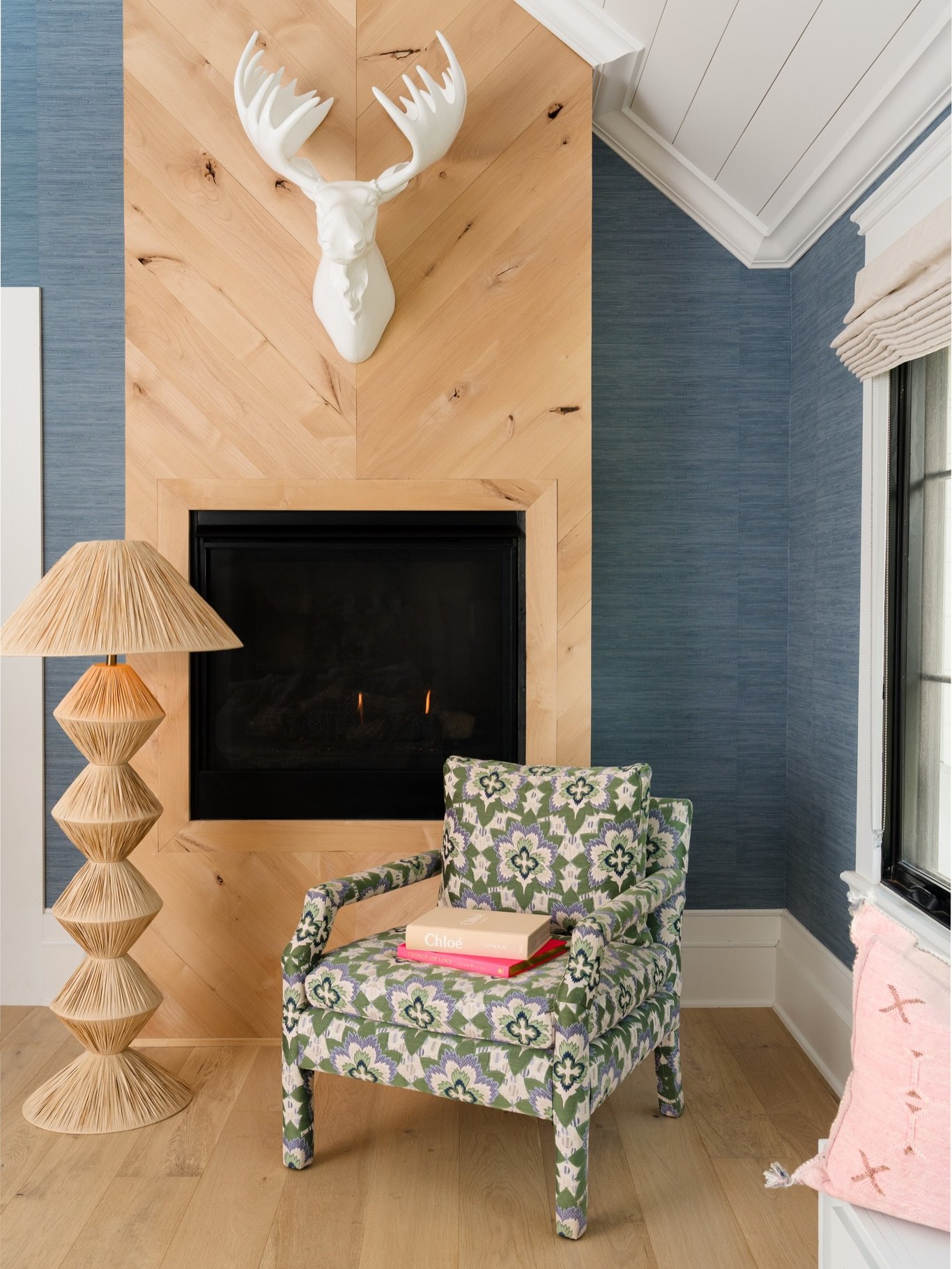 Room Reveal | Cross Roads, Texas

Blue grasscloth walls, a warm wood fireplace, florals, animal print, collected art, black furniture, brass details; and then you walk out of the bedroom and HELLO, hot pink stair runner. 

This is one of my favorite 