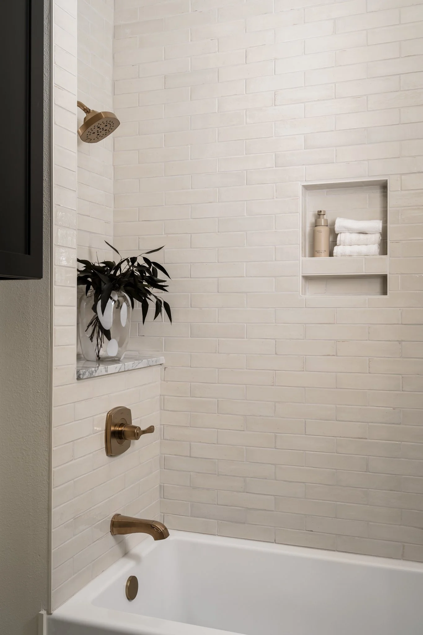 dallas-luxury-bathroom-photography-modern-tile-detail.jpg