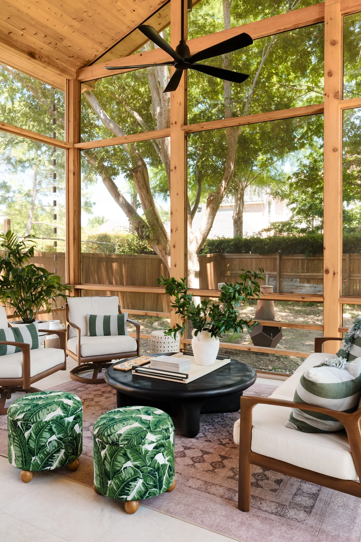 dallas-luxury-interior-photography-bright-sunroom-seating.jpg