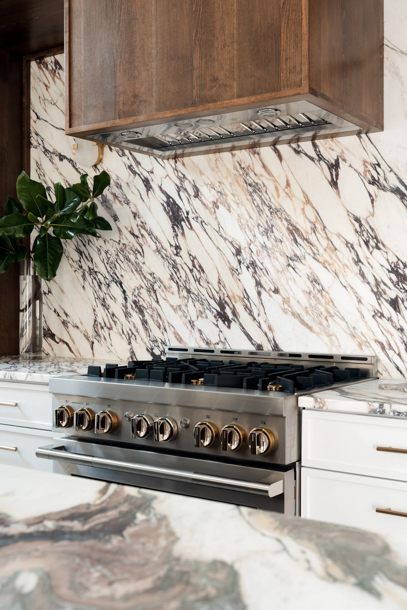 marble-range-backsplash-kitchen-detail-photography.jpg