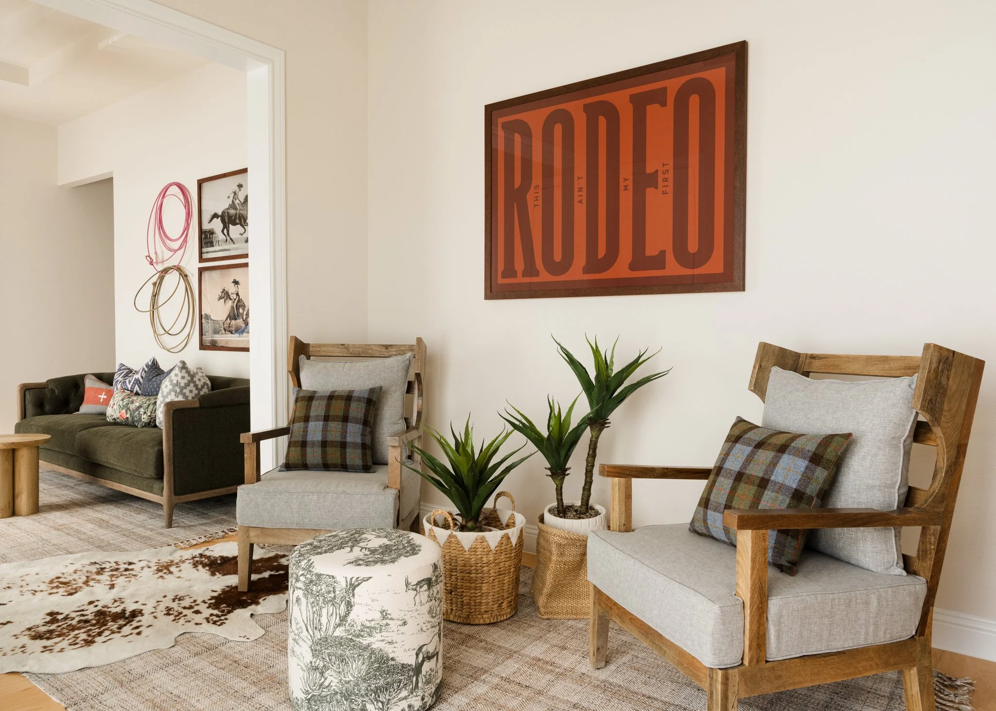 dallas-hospitality-design-photography-artful-seating-area.jpg