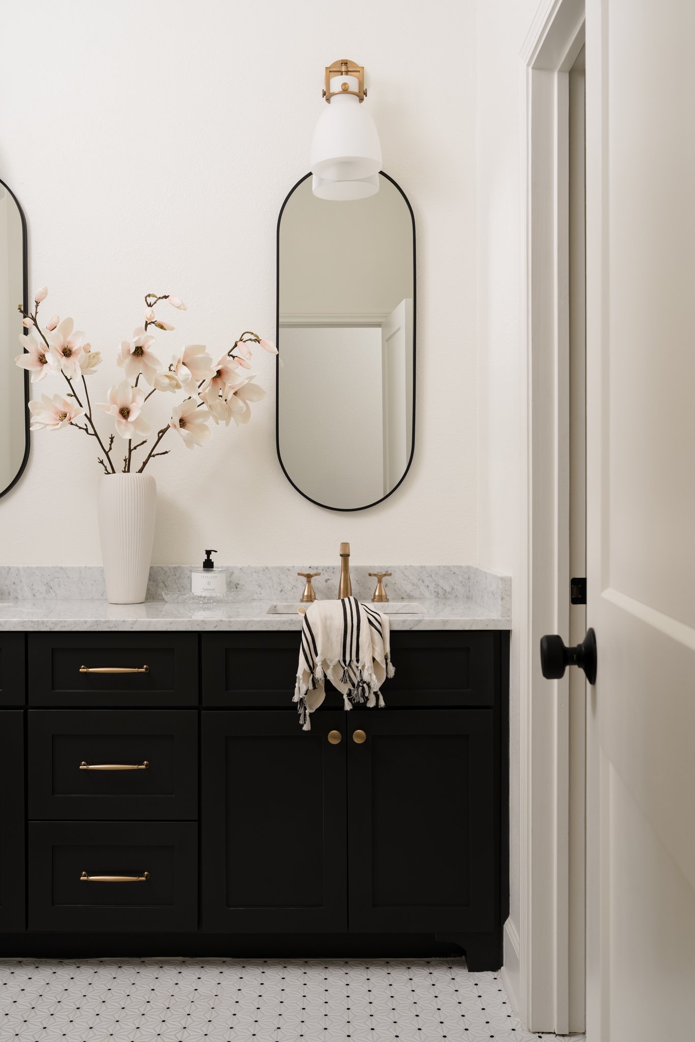 dallas-luxury-bathroom-photography-modern-black-vanity.jpg