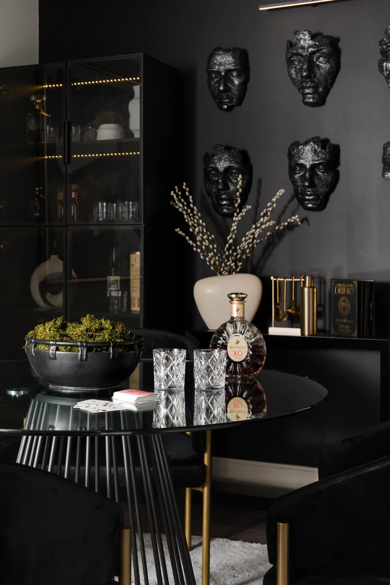 dallas-hospitality-design-photography-black-bar-styling.jpg
