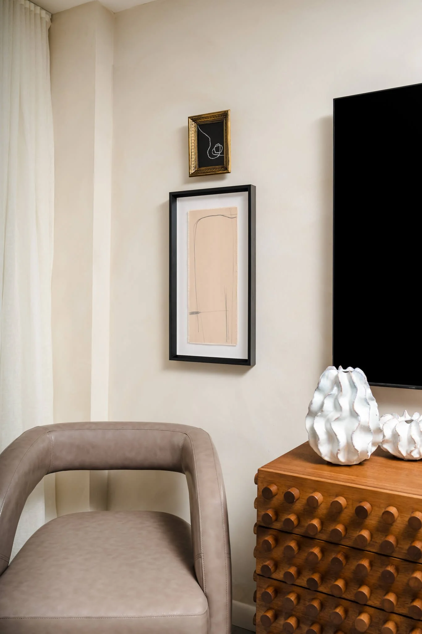 dallas-interior-photography-styled-console-vignette.jpg