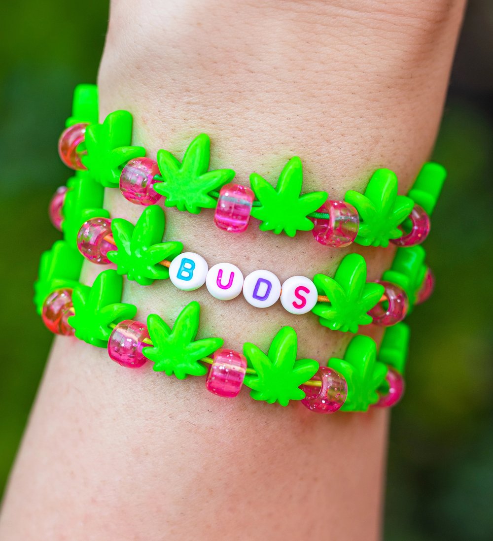 Weed Leaf Beads Mixed Colors - 50