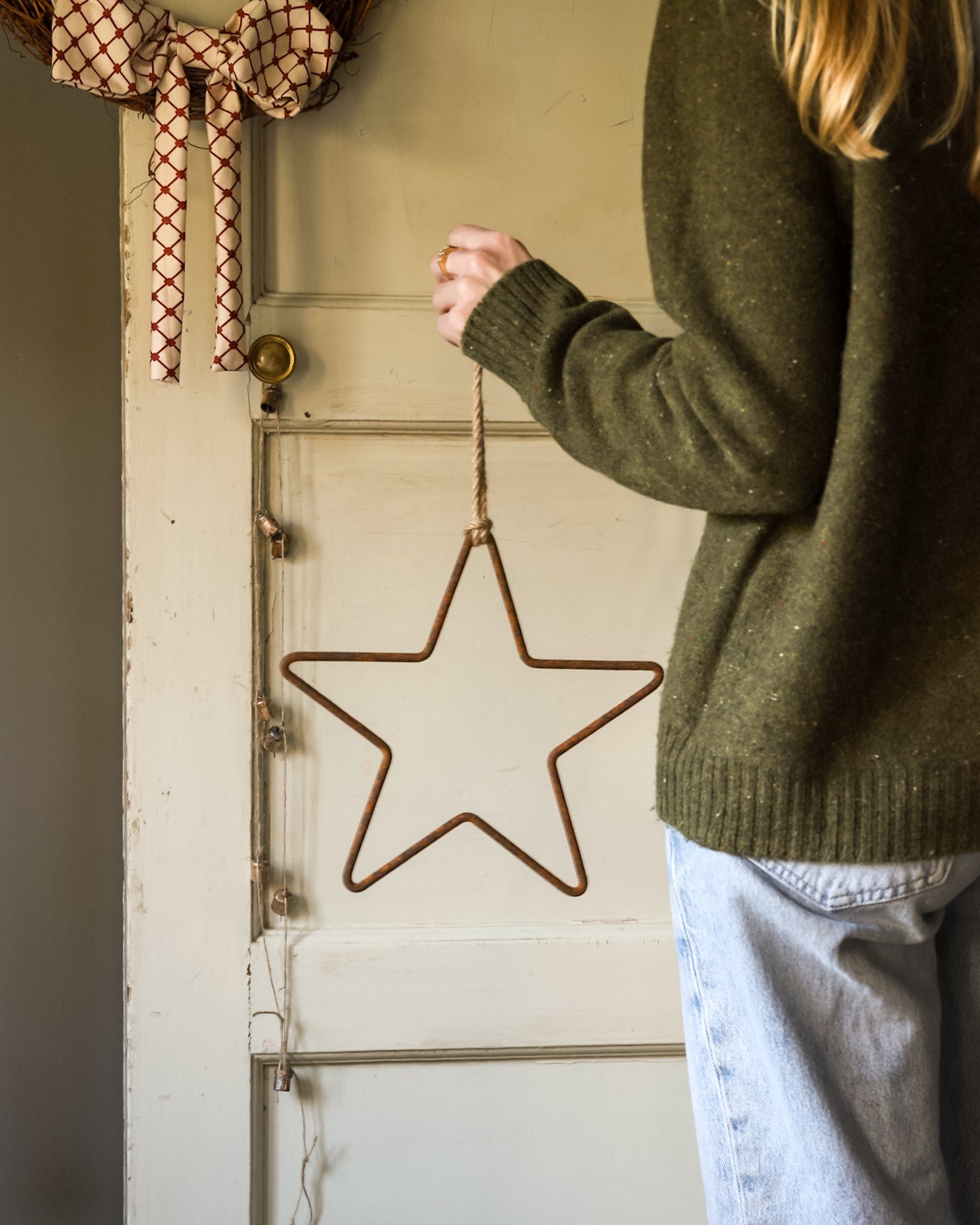 Rusty start outline festive decor