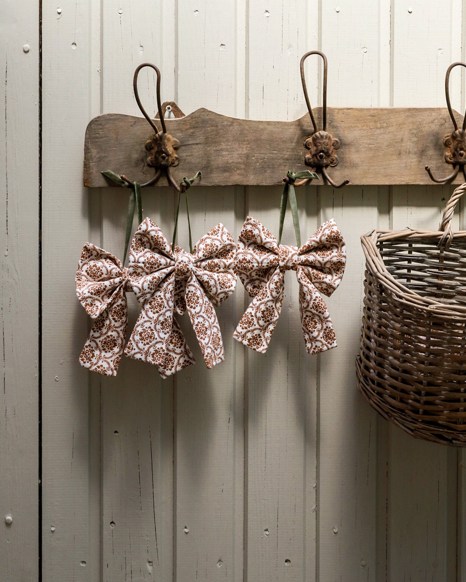 Mini vintage bow in 1970s print