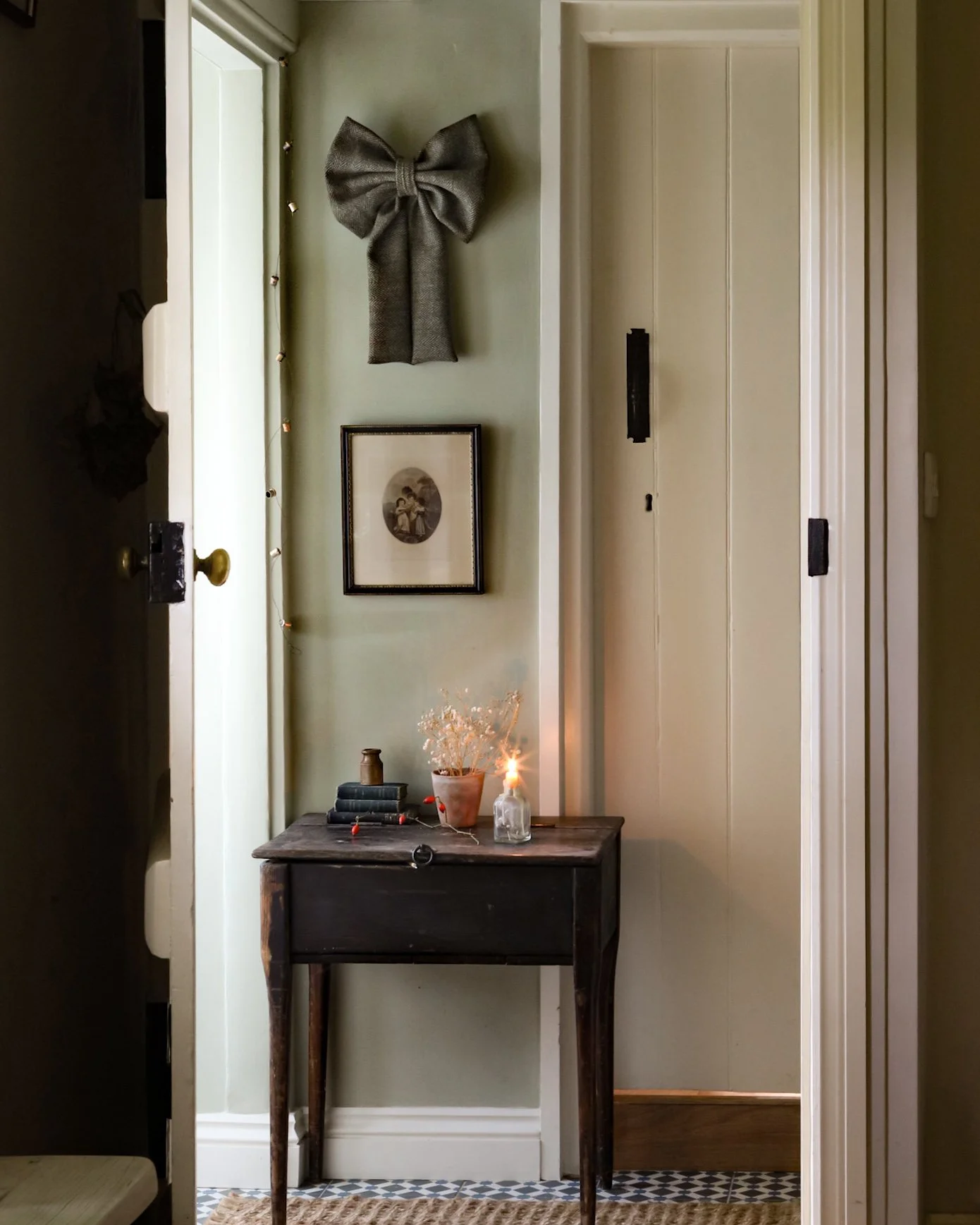 Harris Tweed decorative hanging bow.