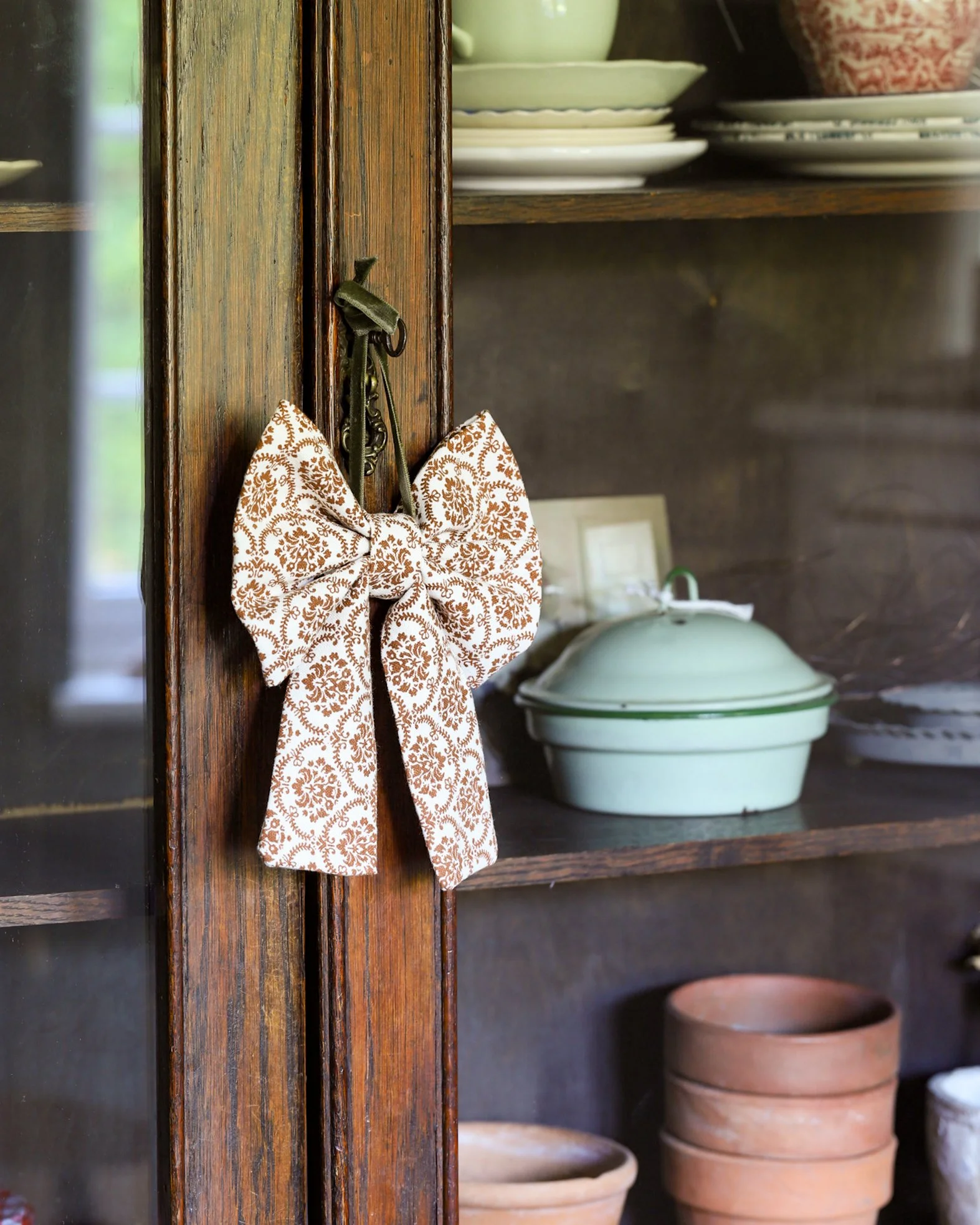 Fabric vintage door bow