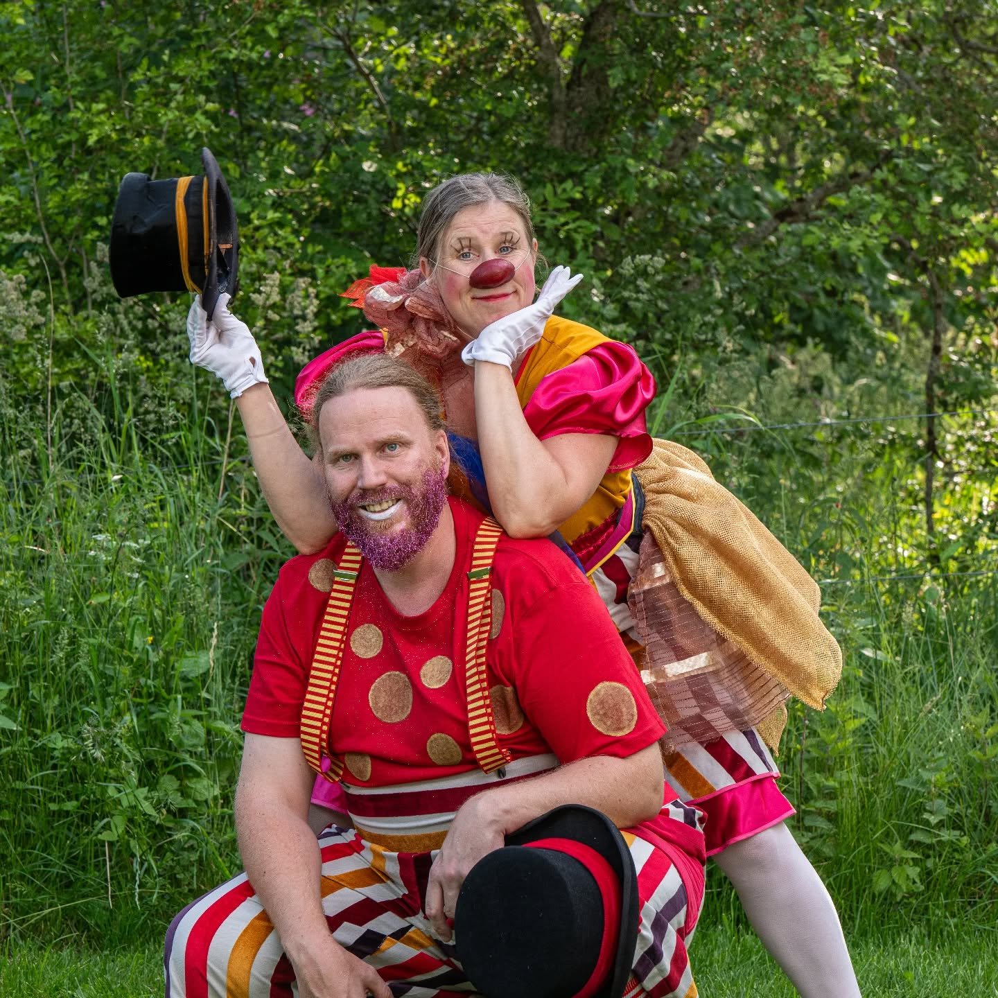 Visst ni att man kan boka sommarens uppskattade f&ouml;rest&auml;llning &quot;Hoppa in (Hos Klopp &amp; Klara)&quot;.

F&ouml;rest&auml;llningen ligger nu p&aring; scenkonstportalen 😍
https://scenkonstportalen.riksteatern.se/produktion/d09e0000-c29f