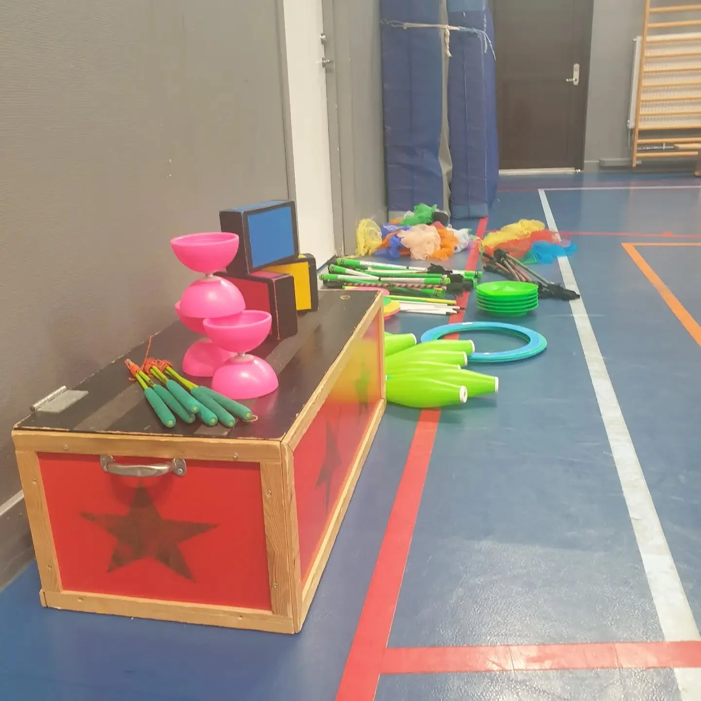 I Hasselfors denna tisdags var det kaostr&auml;ning och nummer tr&auml;nande inf&ouml;r b&auml;sta veckas f&ouml;rest&auml;llningar 😍