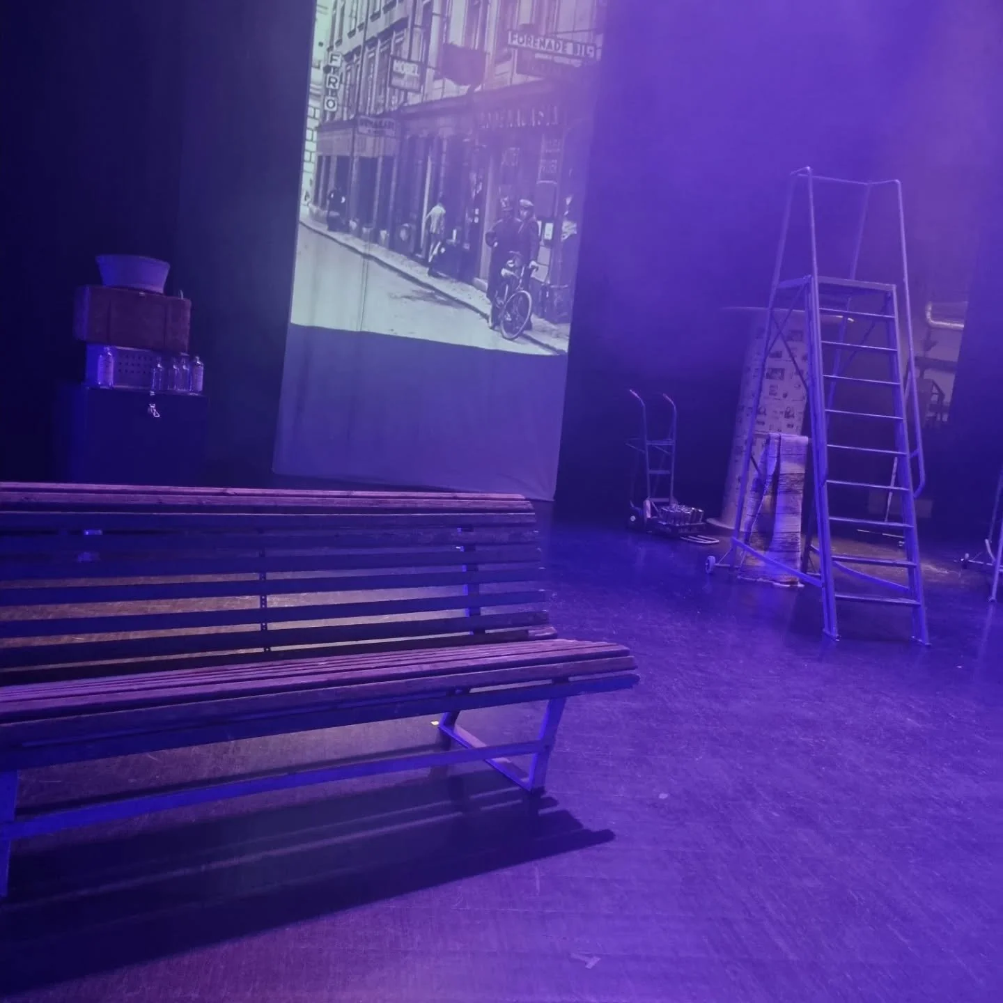 Vilken fantastisk scenkonstdag!

B&ouml;rjade med musikal "D&aring;liga M&auml;nniskor" med kulturskolan helt fantastiskt.

Efter det var det lunch f&ouml;rest&auml;llning med kammarorkestern som blandade med jazz, s&aring; bra 😀

Lite sen