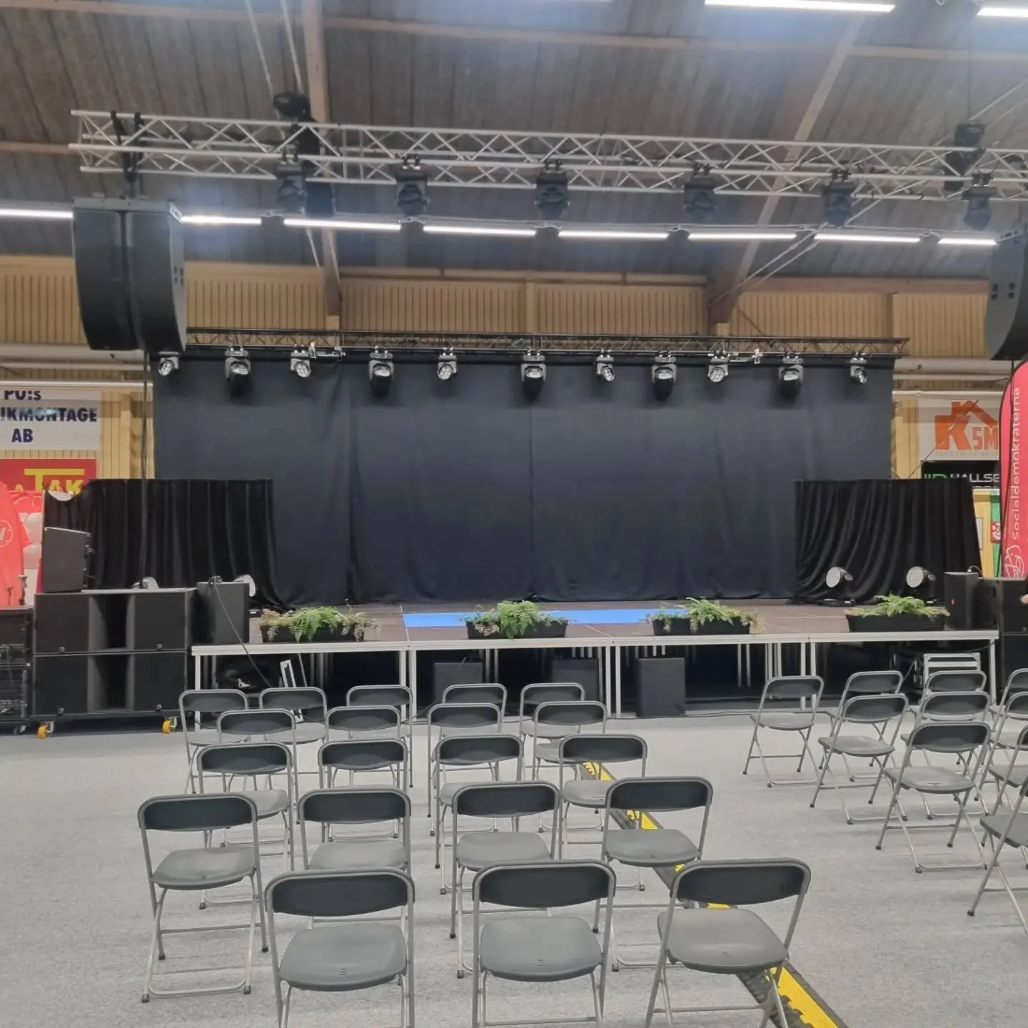 Idag hade vi f&ouml;rest&auml;llning p&aring; Hallsbergsm&auml;ssan 😀

Klopp och Kalle framf&ouml;rde f&ouml;rest&auml;llningen &Ouml;nskepaketet 🤩

S&aring; fantastiskt ❤️❤️❤️