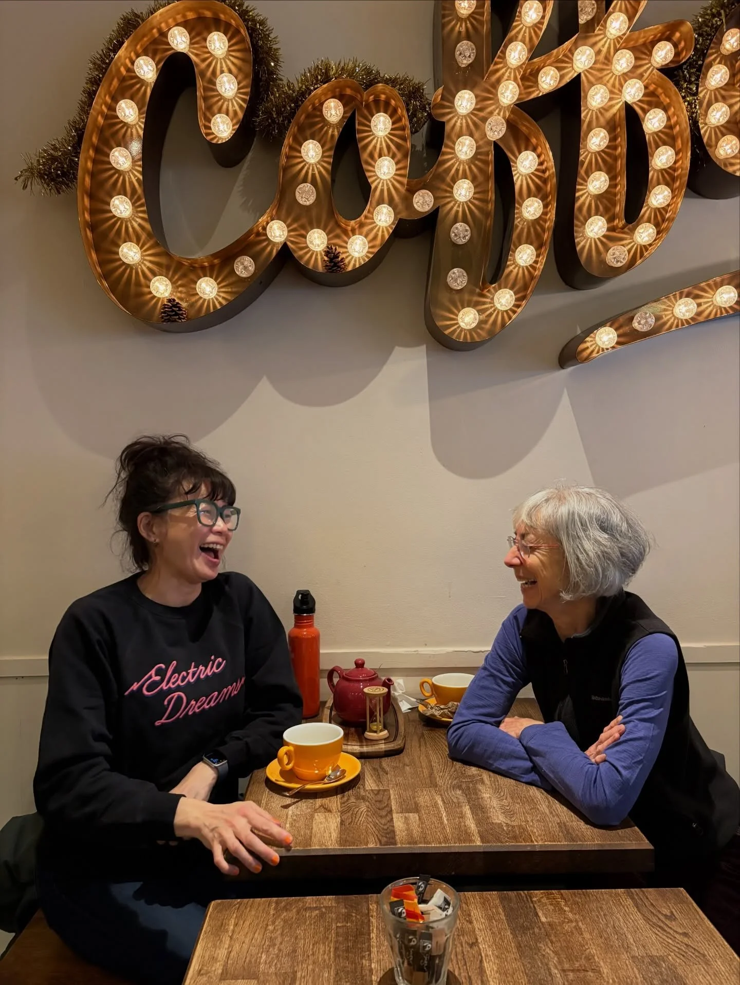 Two authors, yogis and dance lovers catching up to talk shop. I am thrilled that @annamholmeswriter knows exactly who I mean when I say La La Human Steps 👣