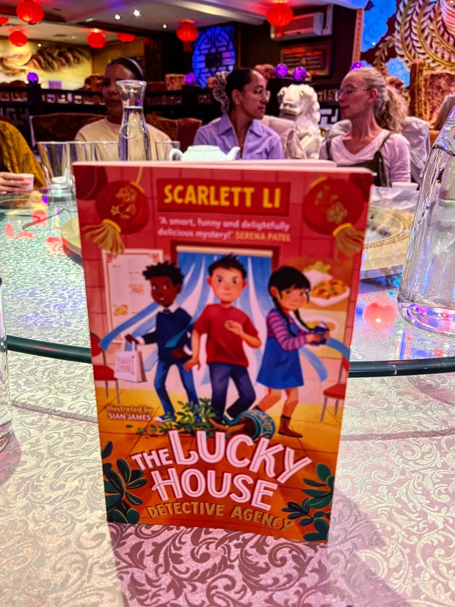 Happy One Year to - THE LUCKY HOUSE DETECTIVE AGENCY! 🥳🕵🏼&zwj;♀️ The creation and publication of this book taught me so much. It encompasses so many firsts! First book commission. First publisher meeting. First book deal. First experience of worki