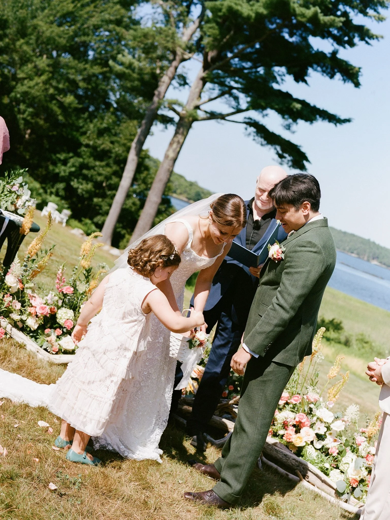 Sweet sweet Summer 🥰

Venue: @1774inn 
Wedding Planner: @maineseasonsevents  Catering &amp; Bar: @lake.and.co  Reception Music/DJ: Dan DeBruin  Transportation: @lucetransportation  Photography: @sarahmorrillphoto  Floral Design: @marciaedavis  Hair 