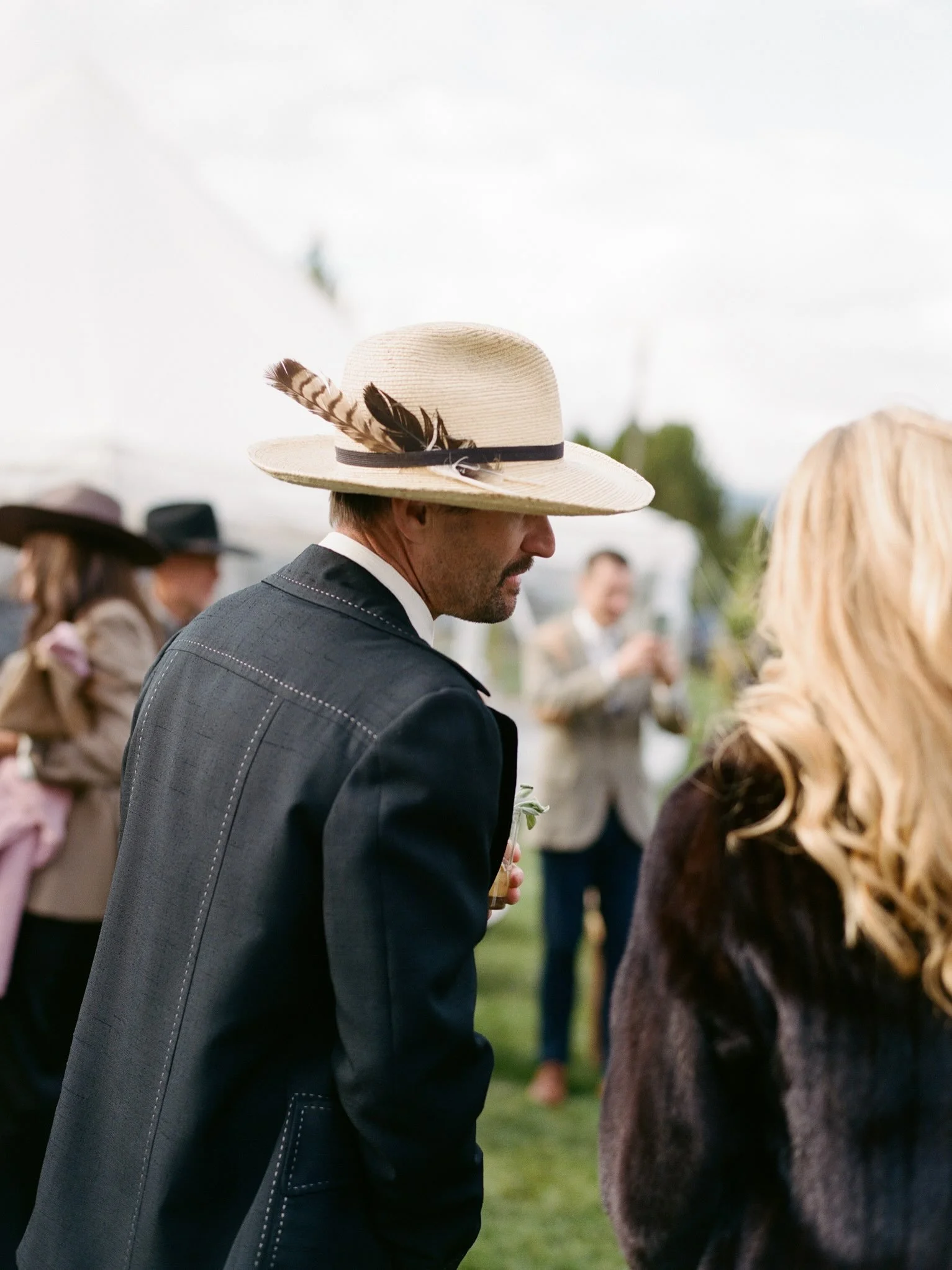 Can&rsquo;t believe how a year flies by.  Fall in the mountains is pretty unbeatable.  A few days early - happy anniversary N&amp;H!

Planning &amp; Design: @alpenjoyevents 
Florals: @twohandsfloral 
Venue: @parkcreekranch 
Bar: @roadbars_cocktailclu