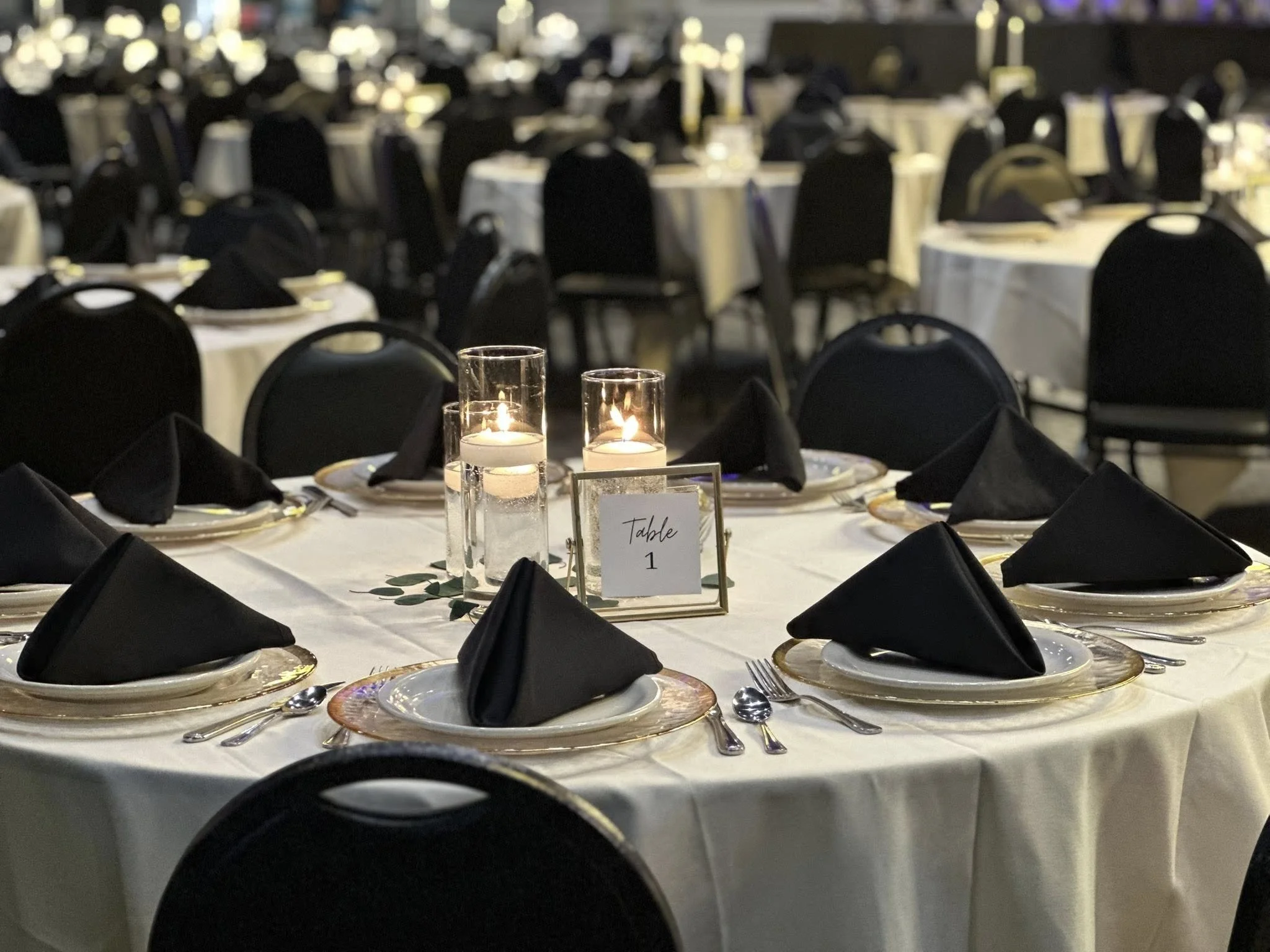 Wedding tables at Stadium View Event Halls in Green Bay, WI 