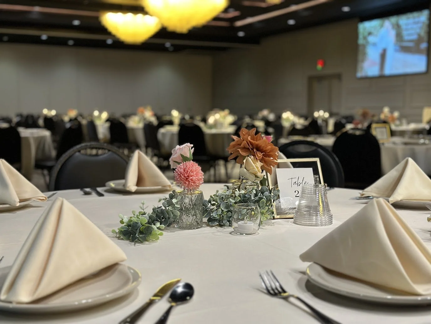 Wedding table decor at Stadium View Event Halls in Green Bay, WI 