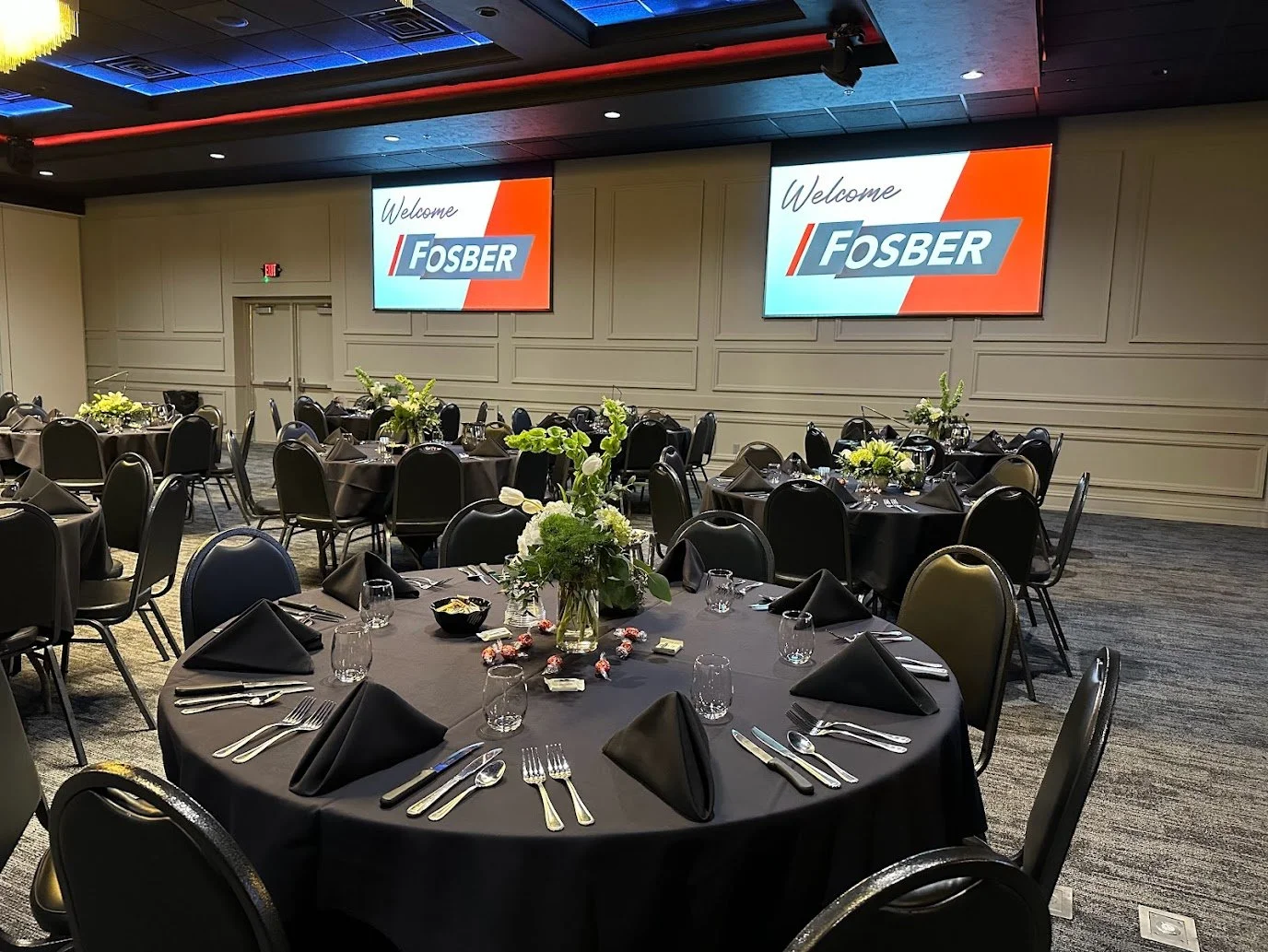 Full room view of a corporate event highlighting collaboration and networking at Stadium View Event Halls.