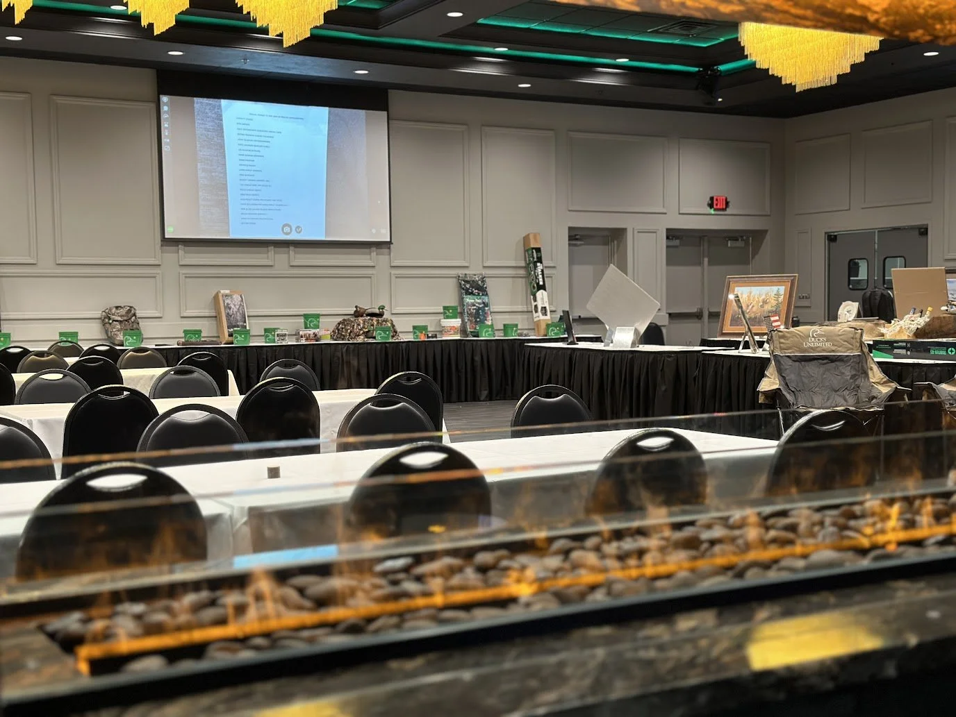 Flexible dinner banquet room configuration at Stadium View Event Halls to accommodate different guest counts.