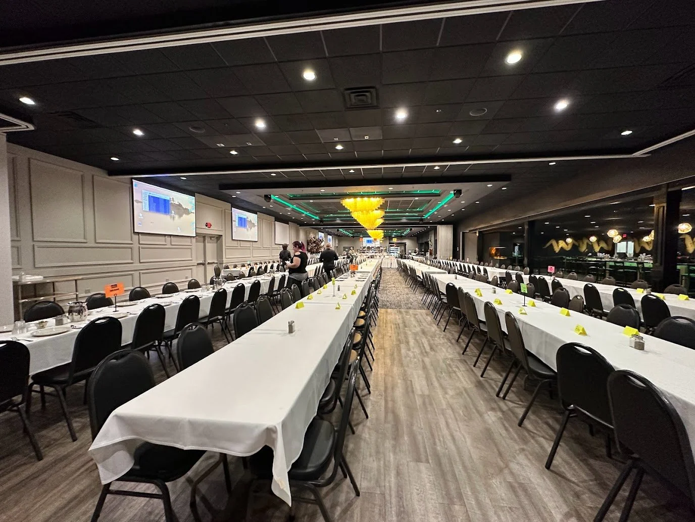 Evening dinner banquet hosted at Stadium View Event Halls, a flexible Green Bay banquet venue ideal for large group dining.