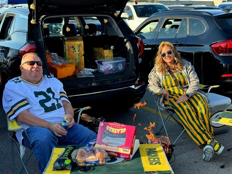 packers tailgating and parking