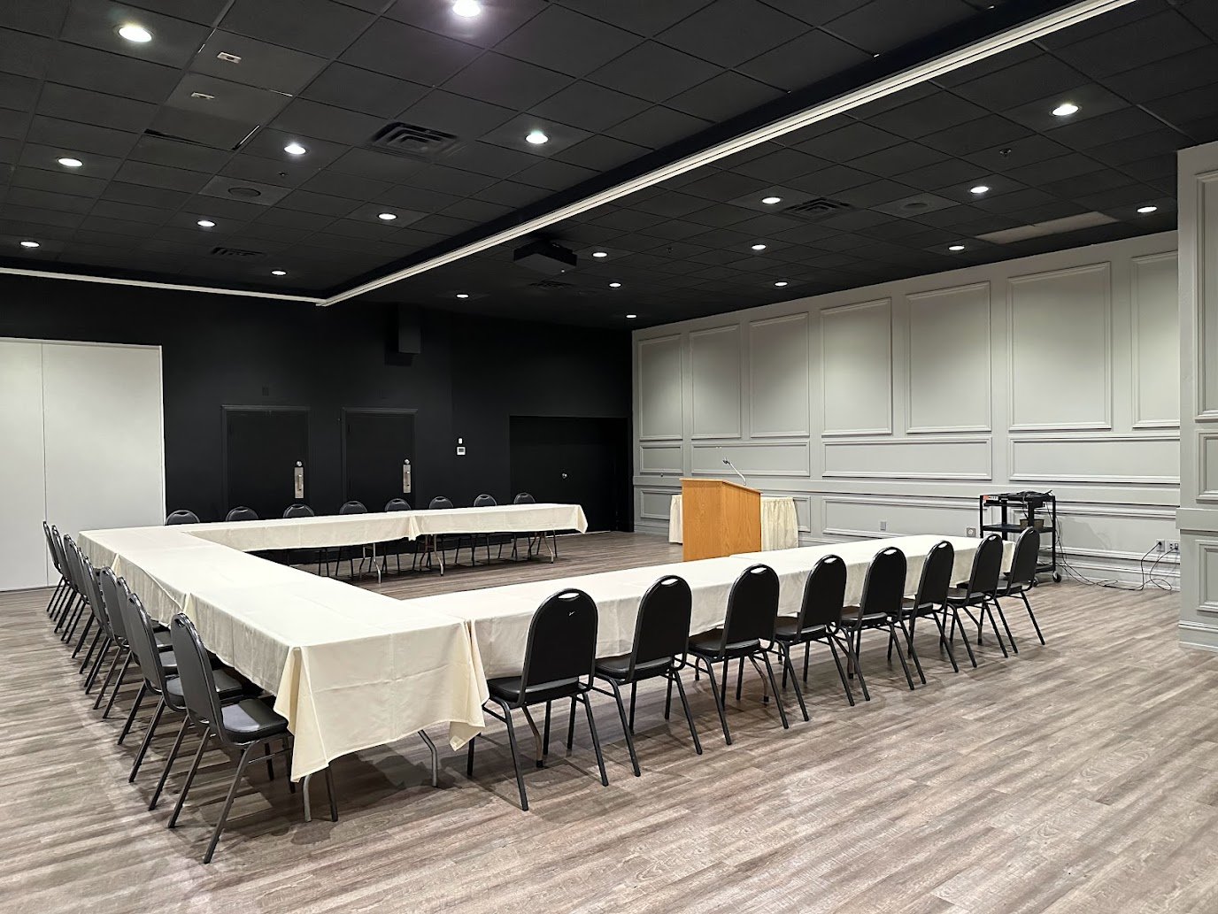 Spacious and flexible Green Bay banquet hall for corporate events and business meetings.