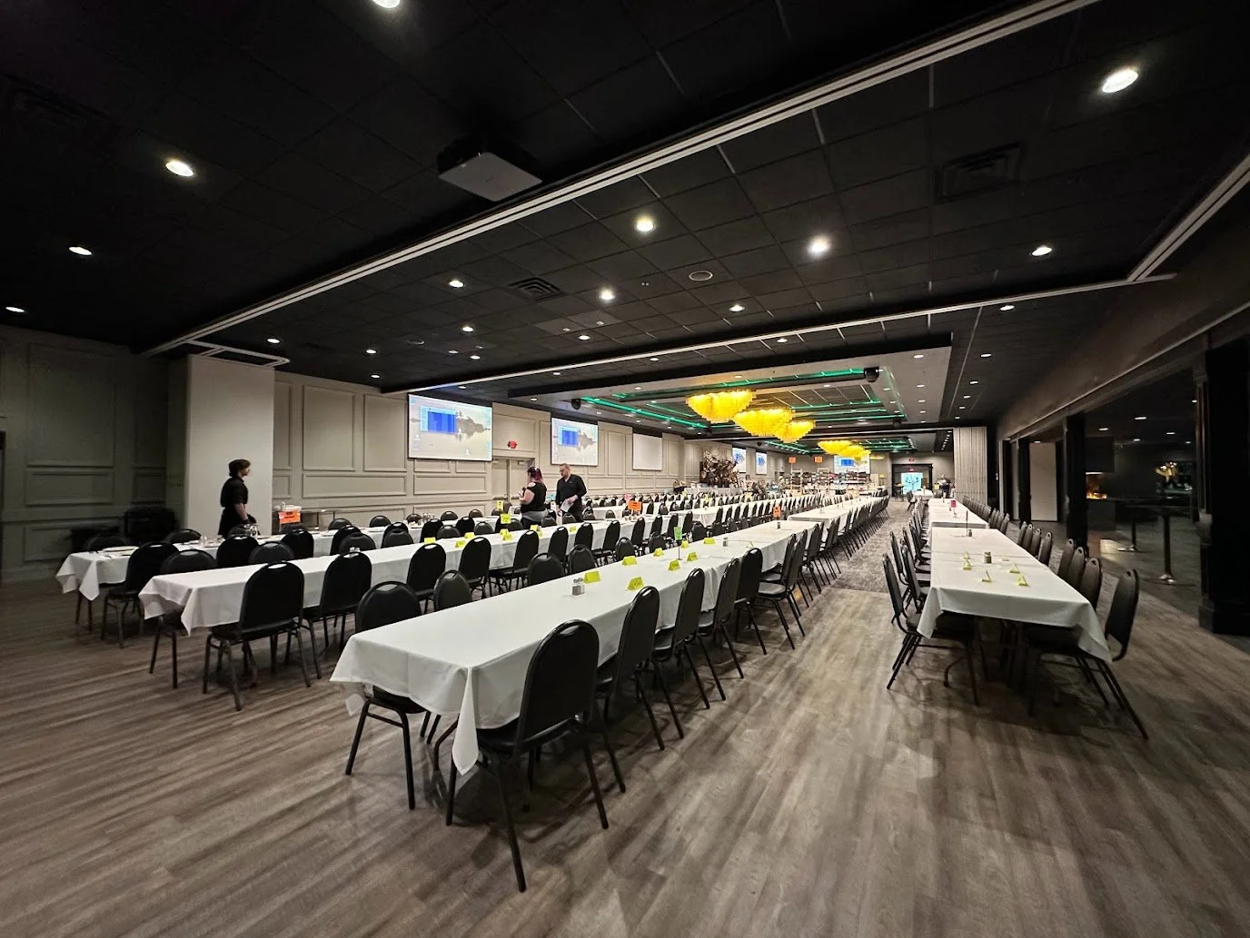 Dinner banquet setup at Stadium View Event Halls in Green Bay featuring round banquet tables and full guest seating near Lambeau Field.