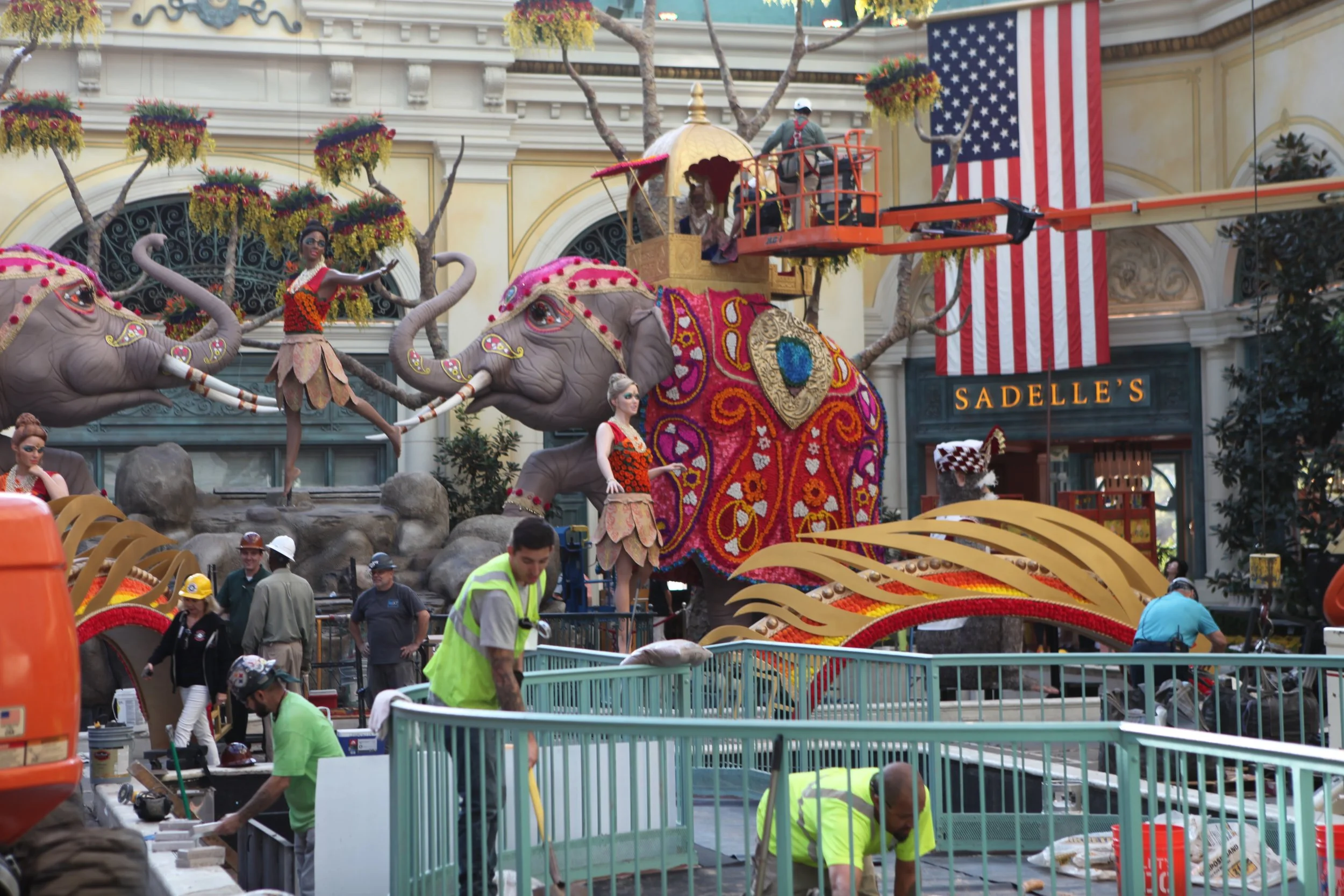14' TALL ELEPHANT DISPLAY FOR MGM RESORTS AND BELLAGIO LAS VEGAS