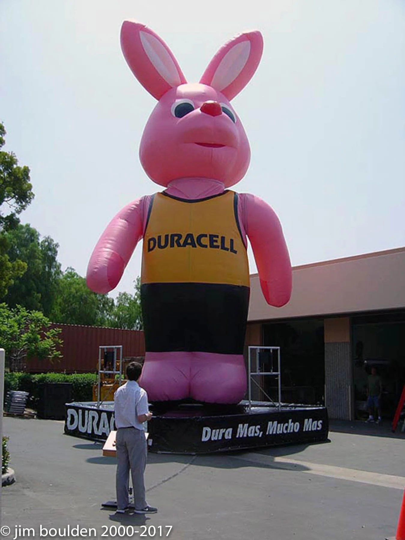 40' TALL ANIMATRONIC BUNNY LOGO FOR DURACELL TO TOUR MAJOR RETAILERS IN SOUTH AMERICA.  VISITORS TO THE ATTRACTION WERE ENCOURAGED TO CONTROL THE GIANT'S MOVEMENTS USING VIDEO GAME BUTTONS.