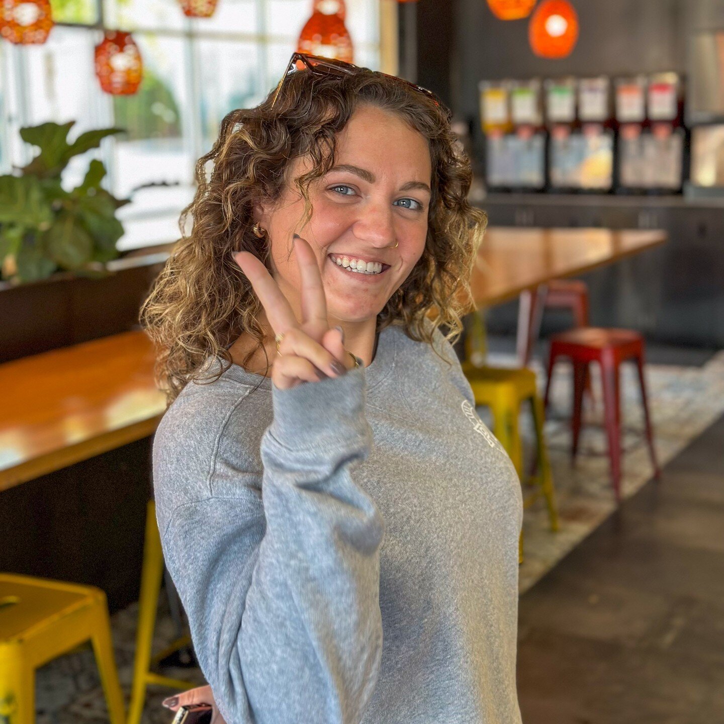 🥗 Salad days with Christina, one of our fearless Account Managers! 😅 Taking a break from slaying spreadsheets and conquering meetings. 

💚💻 Because sometimes, all you need is a salad to convince yourself you're making healthy life choices. 😂🥗