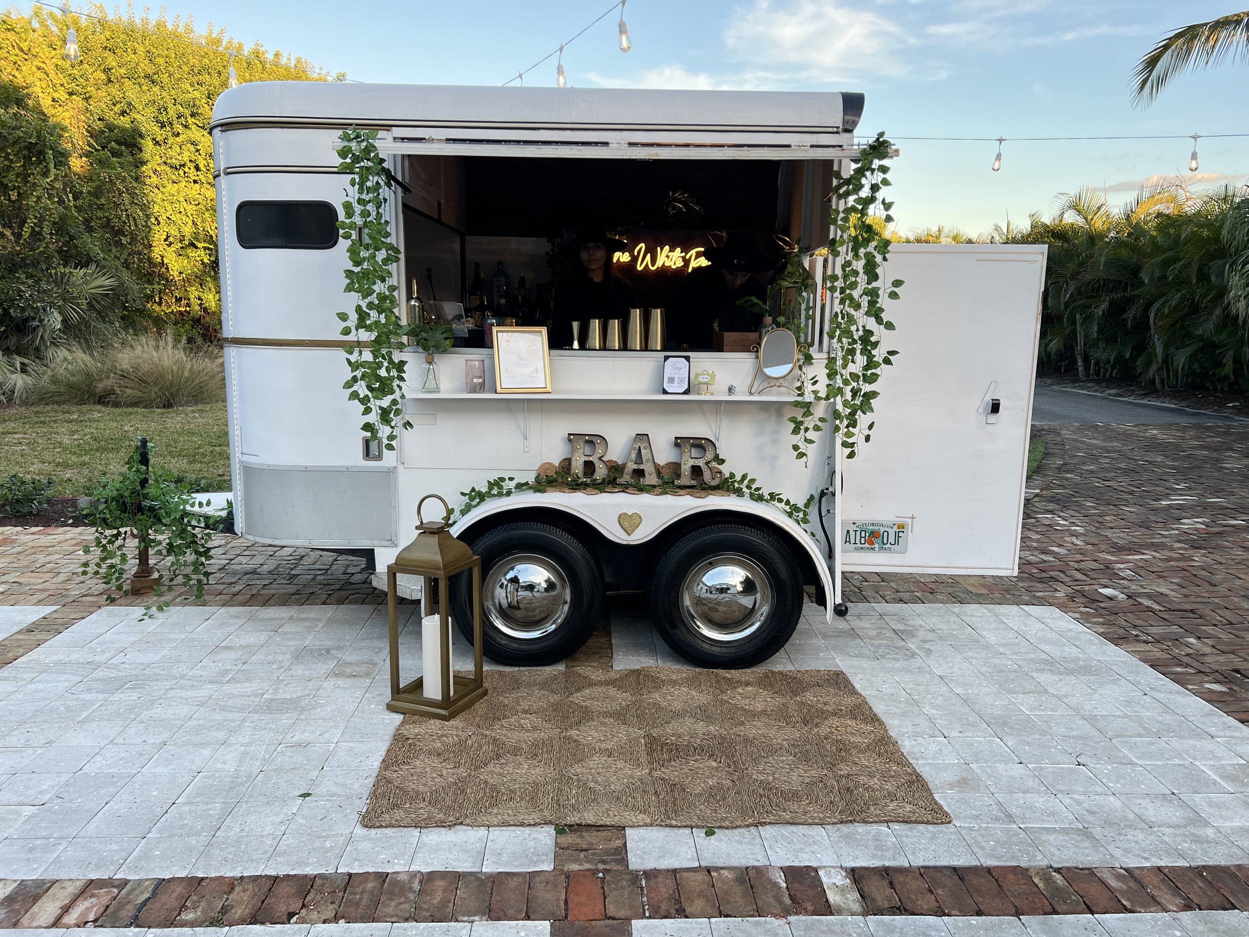 THE WHITE PEARL HORSE TRAILER