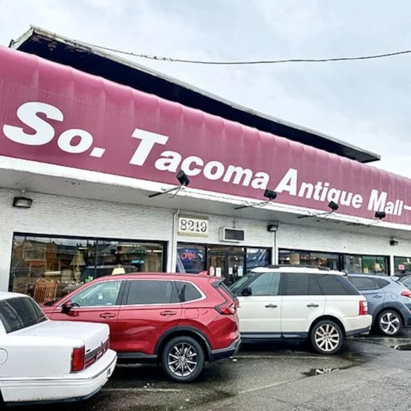 This Gigantic Washington Antique Mall Is So Massive, You’ll Never See It All In One Trip - familydest