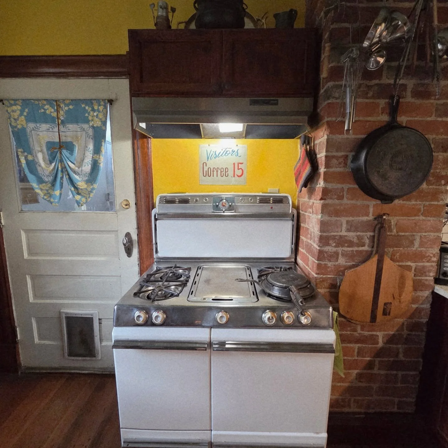This late 50s Wedgewood gas stove has been at the heart of our kitchen for a long time. It got the full detailing last weekend. Then, as luck would have it, I found the Grizwald waffle iron that we have always wanted. It felt like a reward for all th