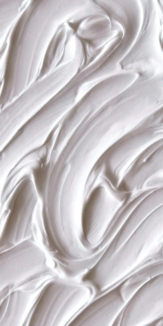  The texture of a cleanser 
