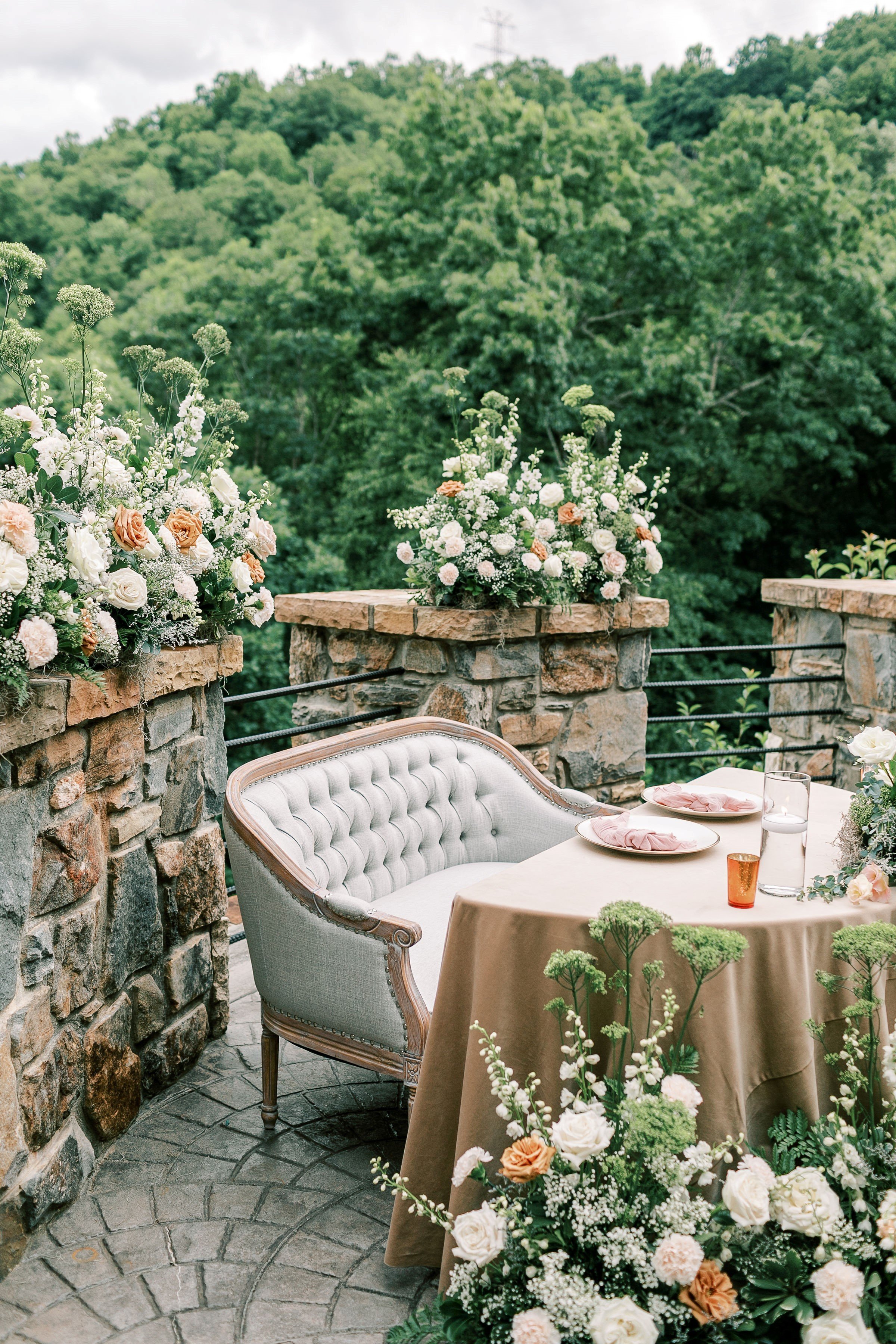 Sweetheart table.jpg