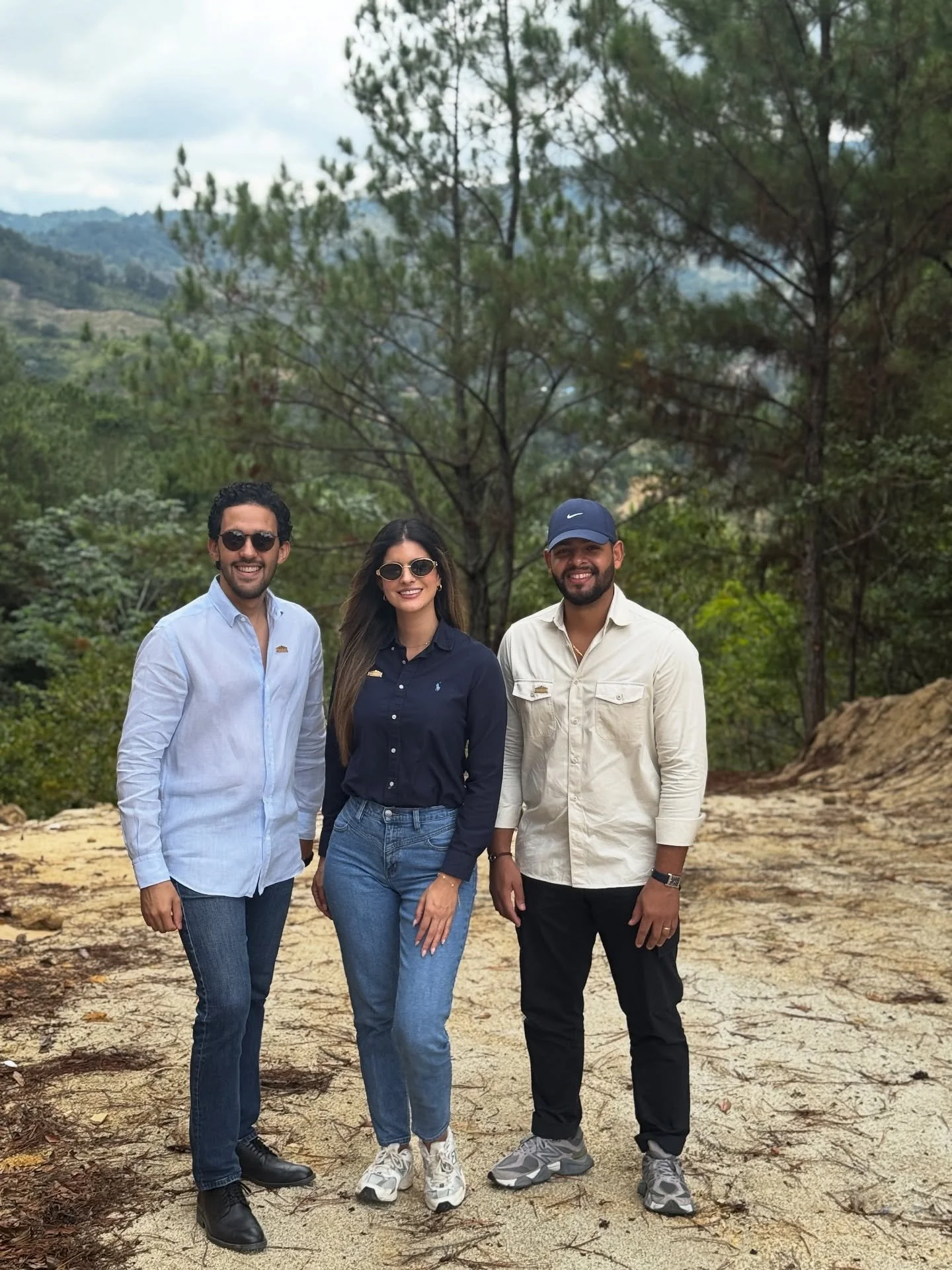 Parte del Super Equipo en Jarabacoa! Visitando en uno de los proyectos con m&aacute;s criterio de la zona ⭐️

⭐️⭐️⭐️⭐️⭐️

Part of the Super Team in Jarabacoa! Visiting one of the most innovative projects in the area ⭐️