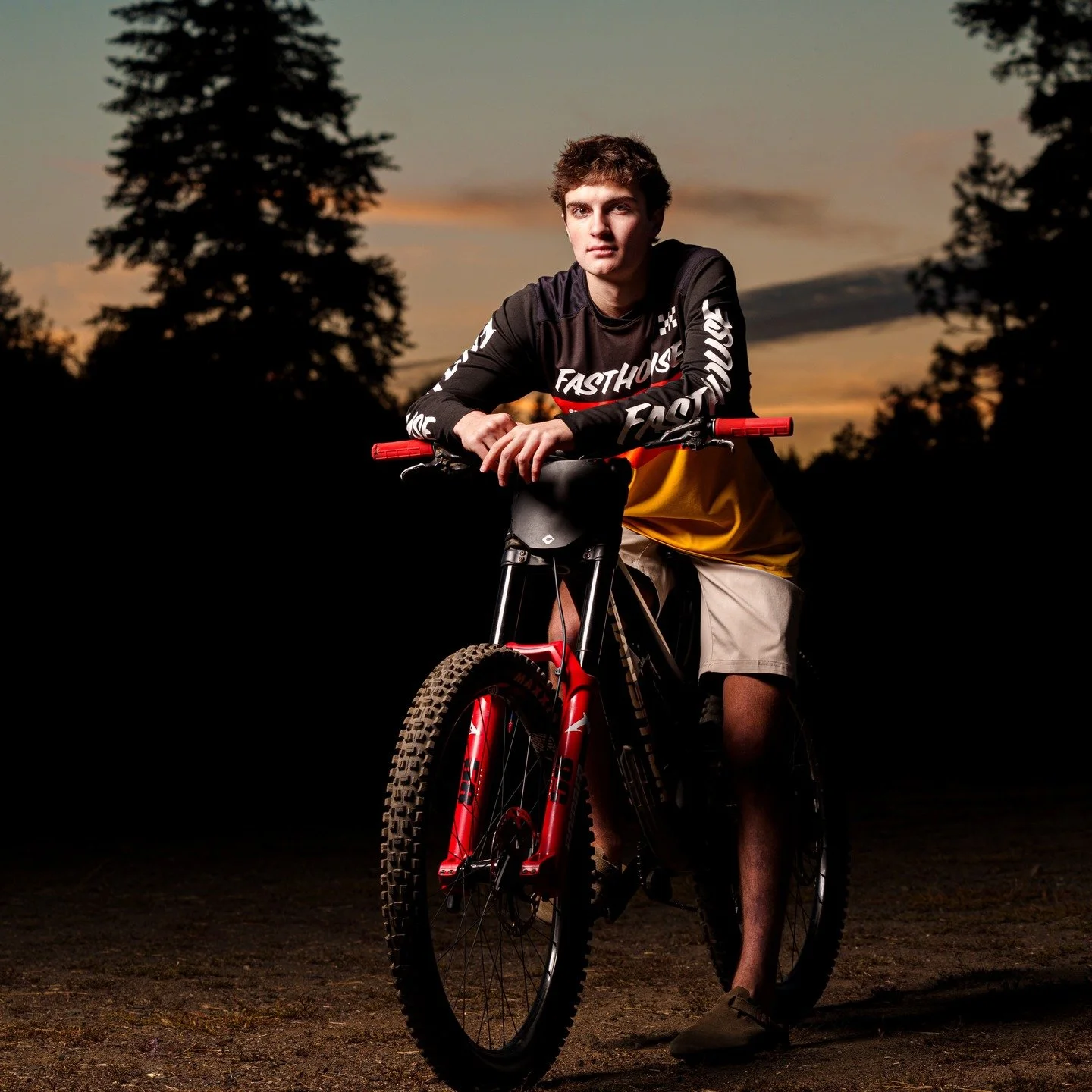 📸 Class of 2026 🚴&zwj;♂️
Senior session with Kyle and his mountain bike &mdash; because his story isn&rsquo;t told in a studio. It's on the trails, chasing sunsets and carving his own path.
This is what senior photos should feel like: real, bold, a
